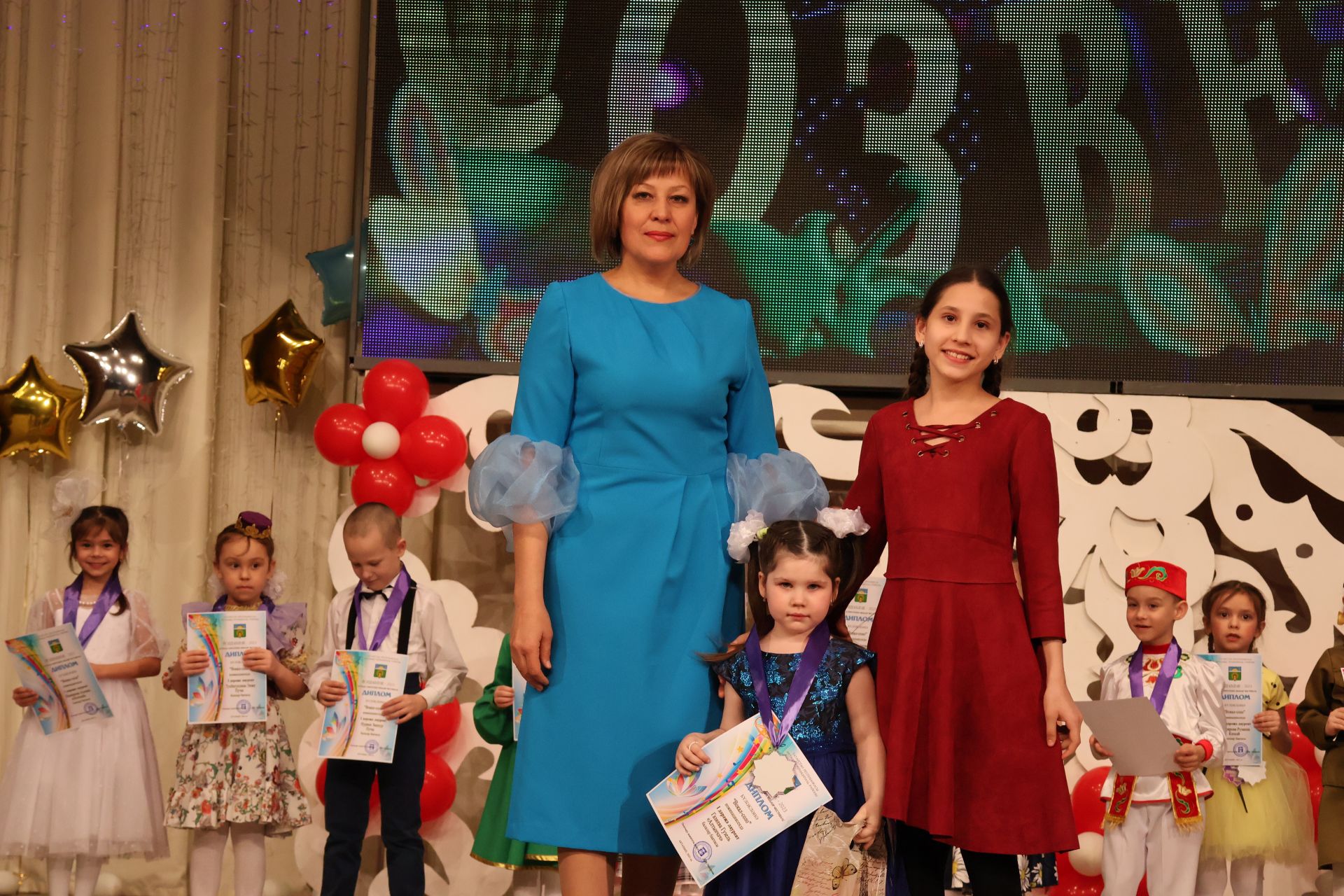"Йолдызлык"та нәни йолдызчыклар кабынды!(БАРЛЫК ФОТОЛАР, БИК КҮП ФОТОРӘСЕМНӘР)