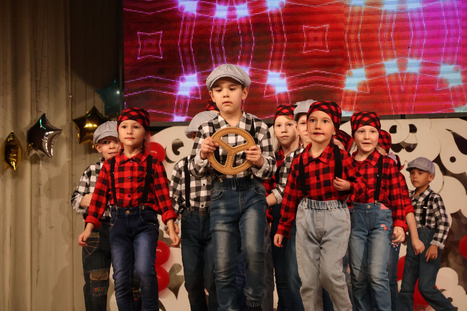 "Йолдызлык"та нәни йолдызчыклар кабынды!(БАРЛЫК ФОТОЛАР, БИК КҮП ФОТОРӘСЕМНӘР)