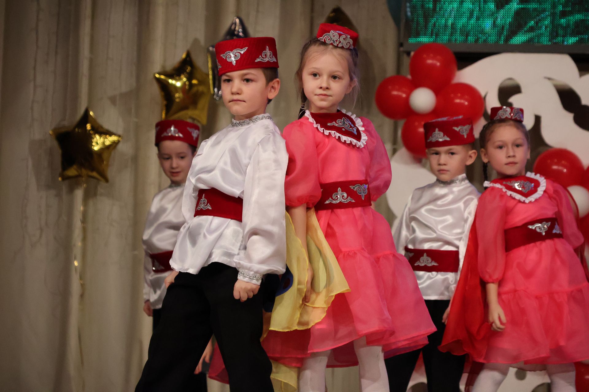 "Йолдызлык"та нәни йолдызчыклар кабынды!(БАРЛЫК ФОТОЛАР, БИК КҮП ФОТОРӘСЕМНӘР)