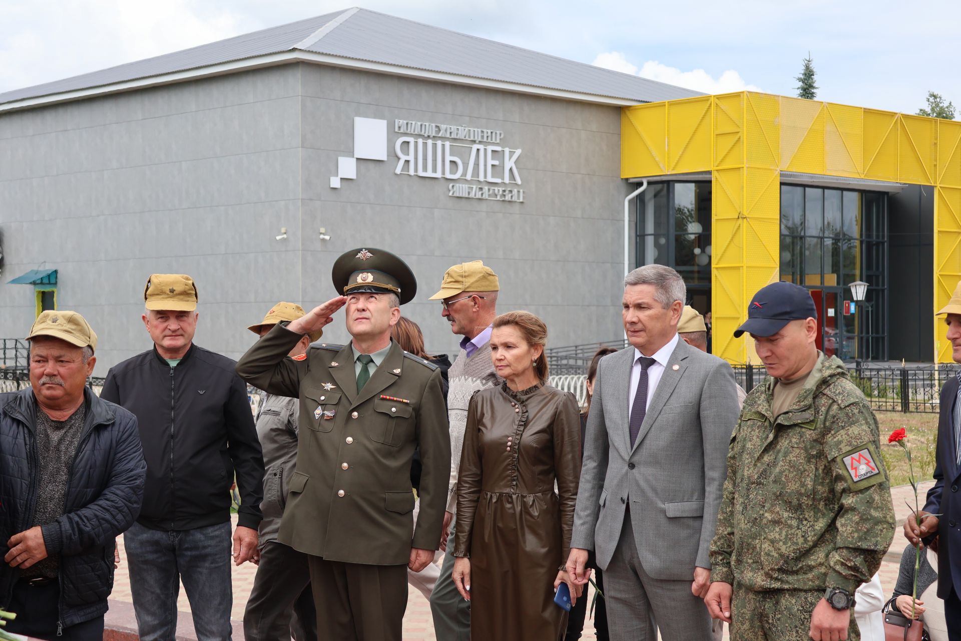 Хәтерләрдә утлы кузлар кебек: Актанышта Хәтер һәм кайгы көненә багышланган митингыннан безнең фоторепортаж