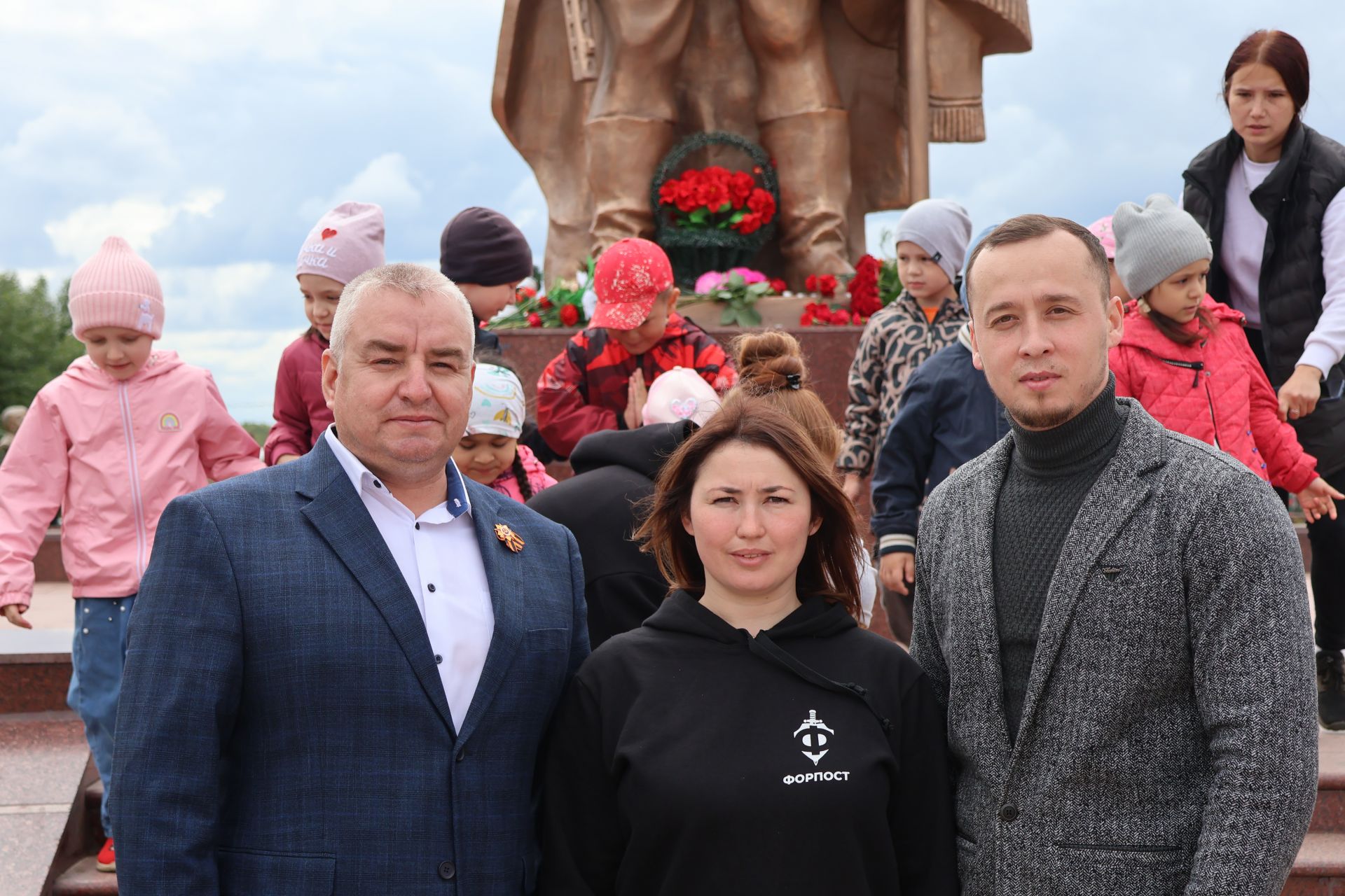 Хәтерләрдә утлы кузлар кебек: Актанышта Хәтер һәм кайгы көненә багышланган митингыннан безнең фоторепортаж