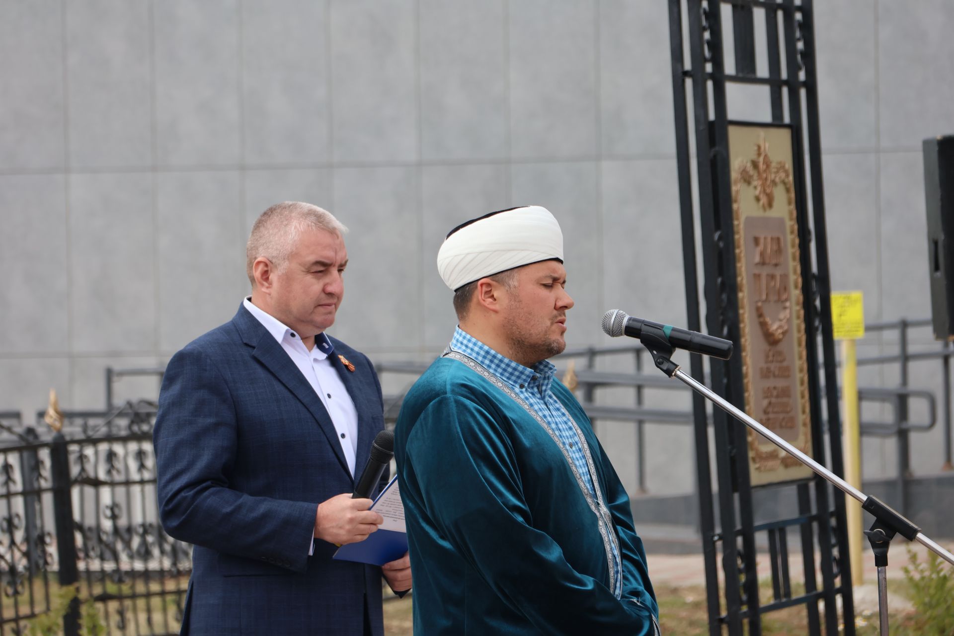 Хәтерләрдә утлы кузлар кебек: Актанышта Хәтер һәм кайгы көненә багышланган митингыннан безнең фоторепортаж