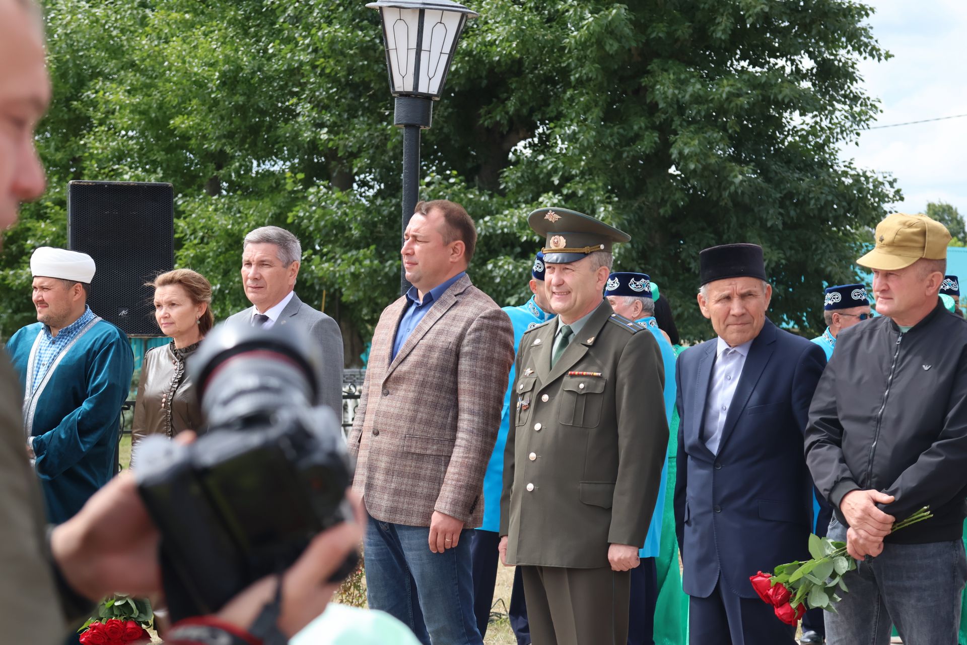 Хәтерләрдә утлы кузлар кебек: Актанышта Хәтер һәм кайгы көненә багышланган митингыннан безнең фоторепортаж