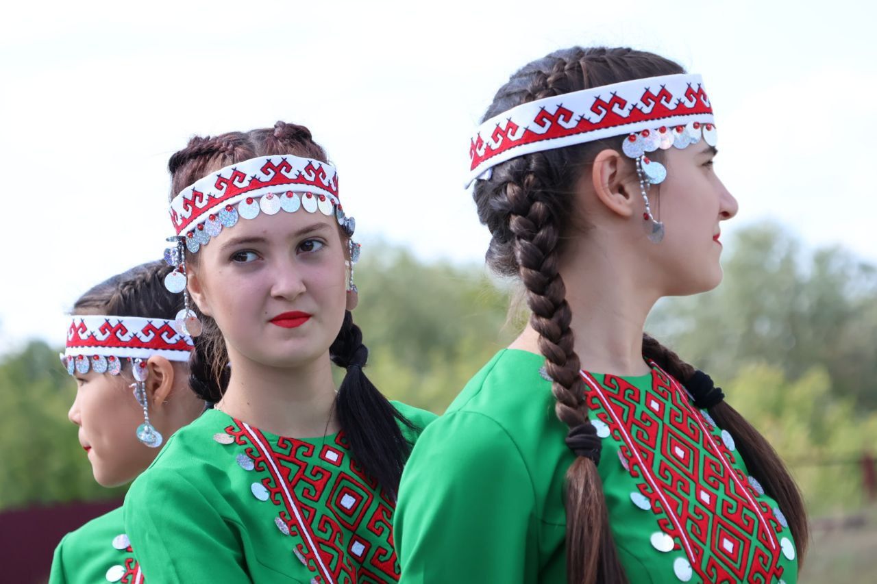 Изге эшләр, ихлас гамәлләр: Мари Суыксу авылы бәйрәменнән безнең фоторепортаж