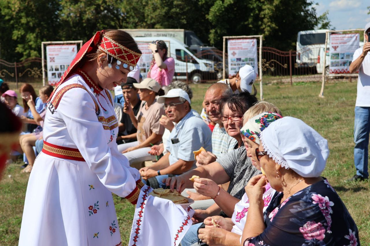 Изге эшләр, ихлас гамәлләр: Мари Суыксу авылы бәйрәменнән безнең фоторепортаж