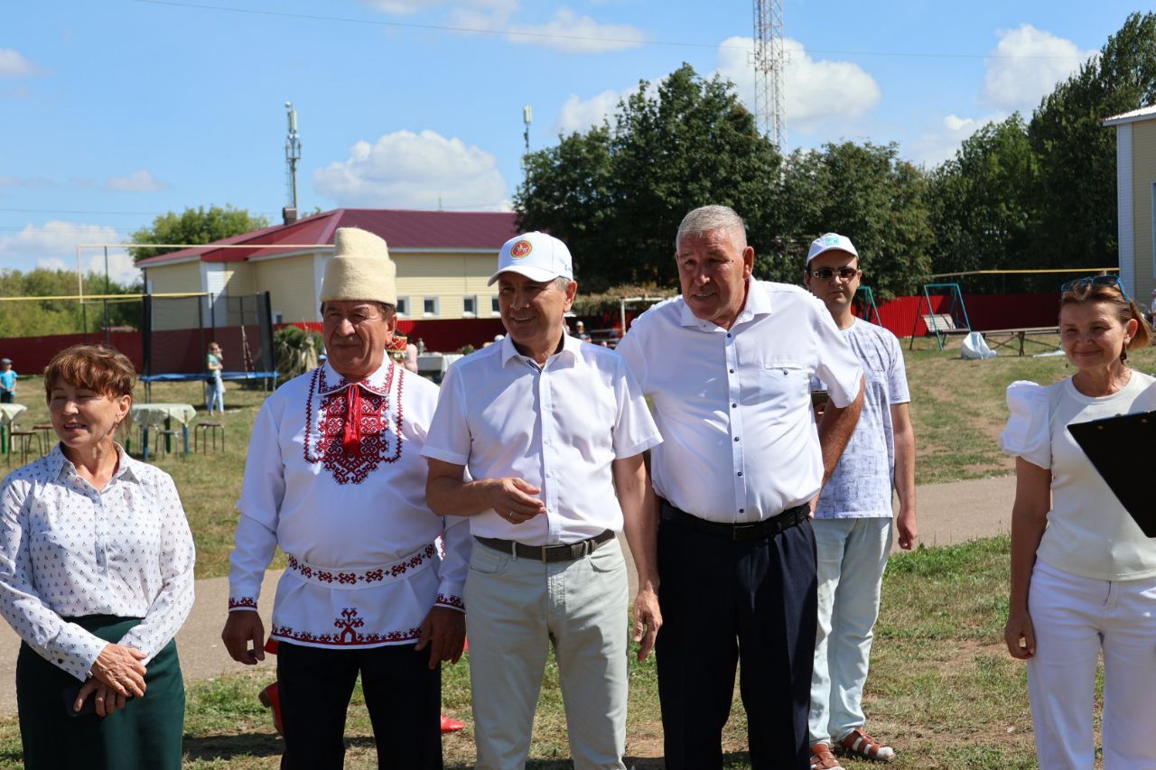 Изге эшләр, ихлас гамәлләр: Мари Суыксу авылы бәйрәменнән безнең фоторепортаж