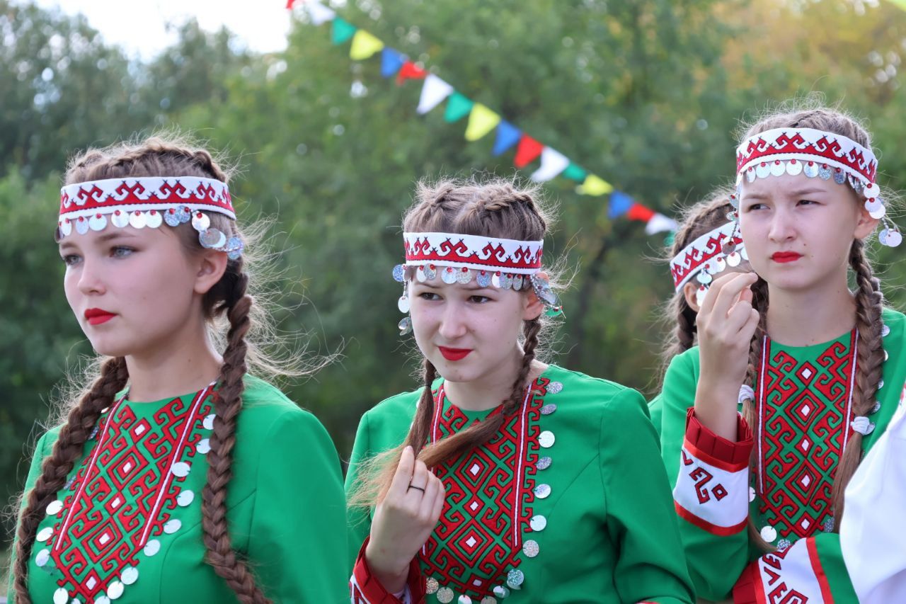 Изге эшләр, ихлас гамәлләр: Мари Суыксу авылы бәйрәменнән безнең фоторепортаж