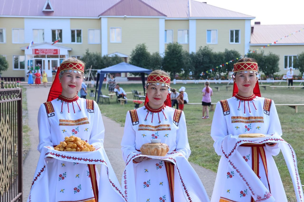 Изге эшләр, ихлас гамәлләр: Мари Суыксу авылы бәйрәменнән безнең фоторепортаж
