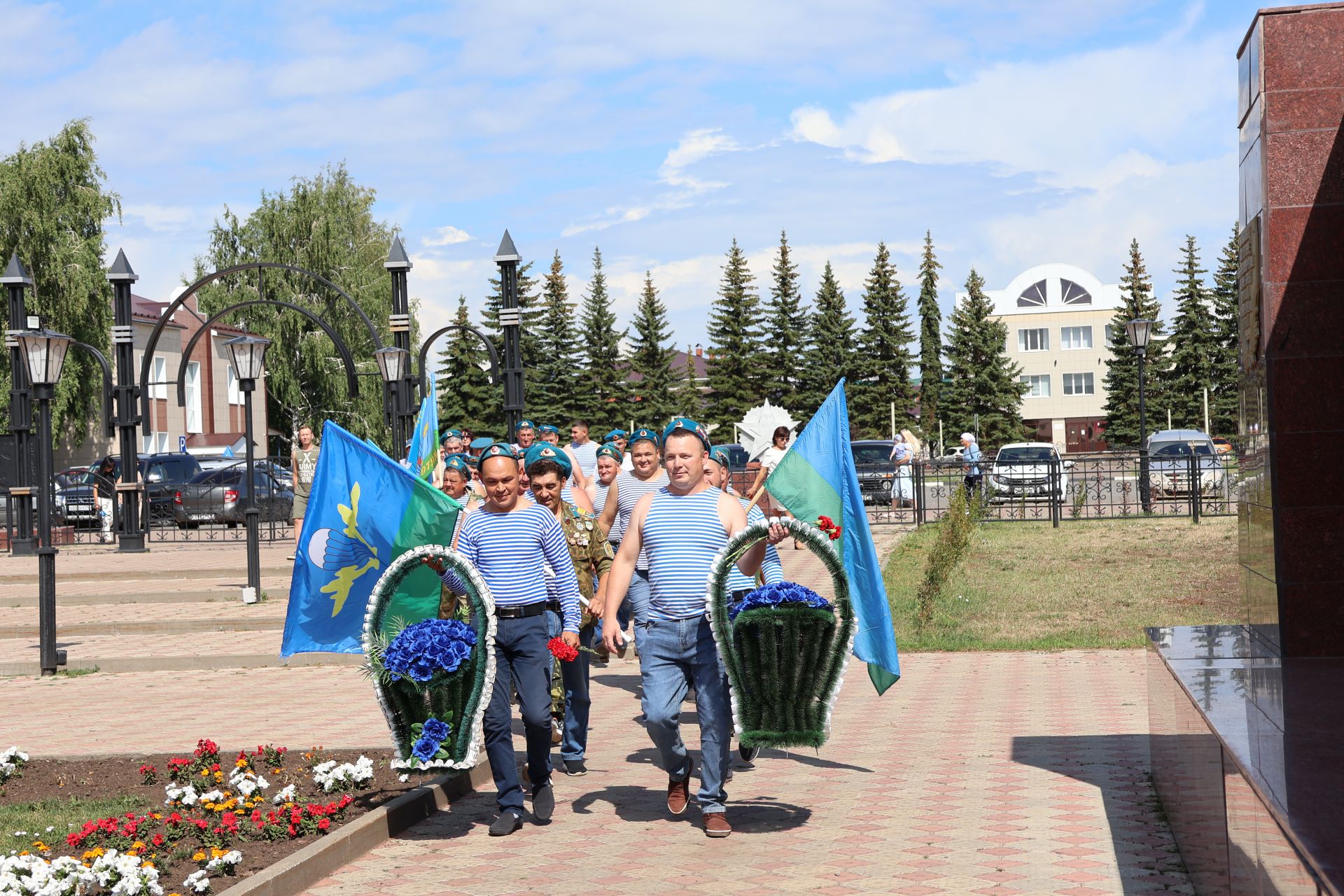 Ил хәстәрен иңнәренә йөкләп