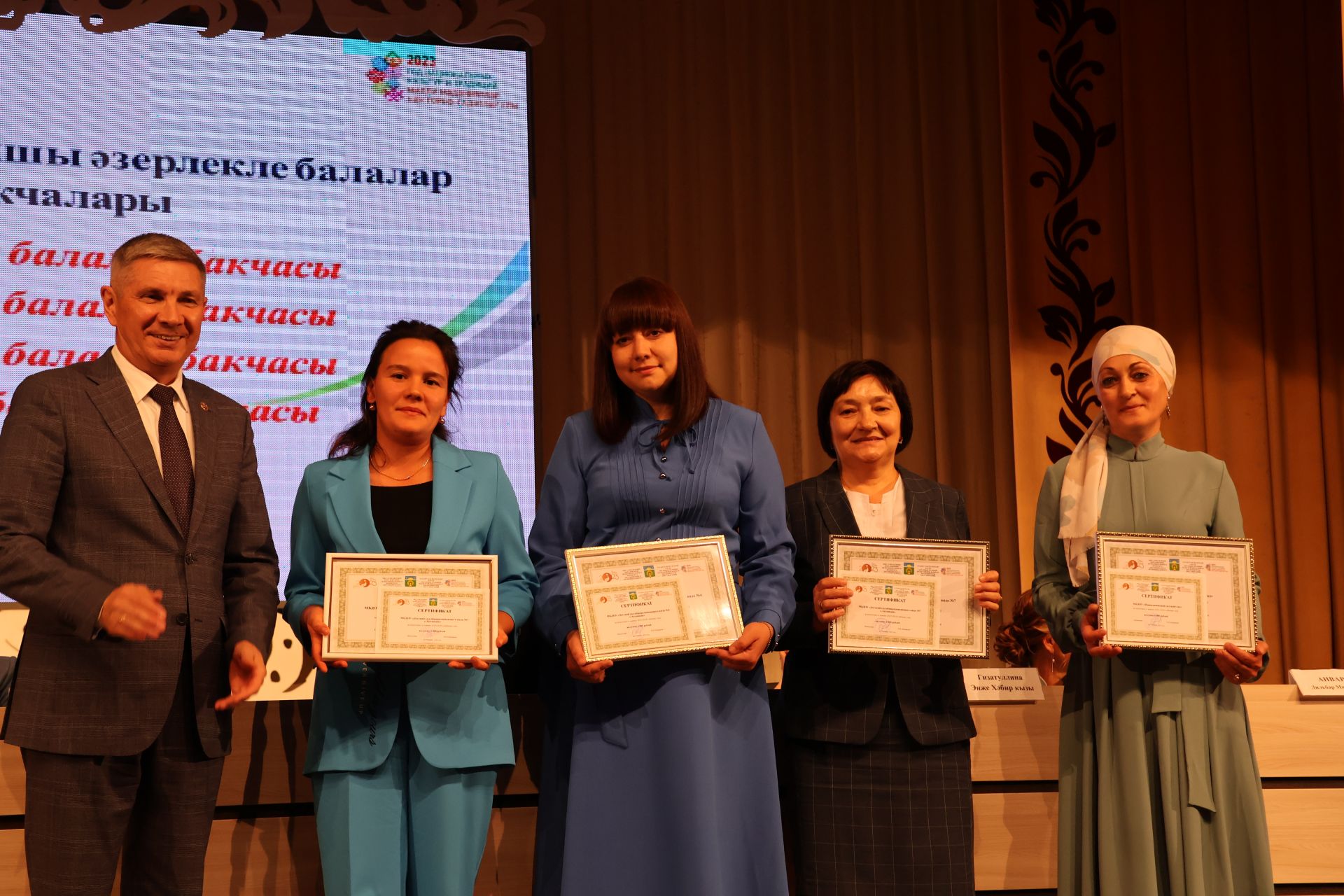 Зур фоторепортаж: Яңа уку елына — яңа таләпләр