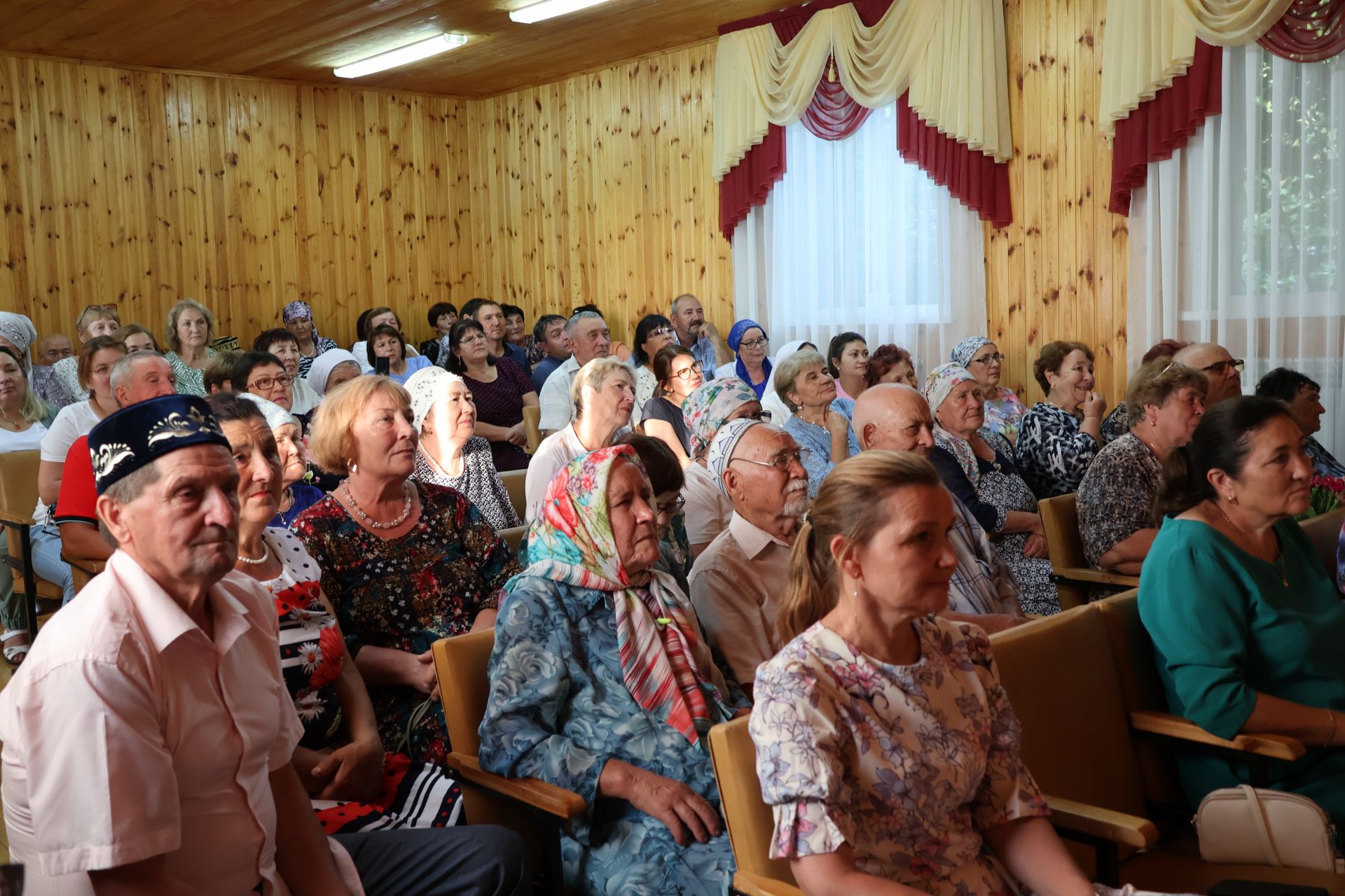 Китап туе гөрләде: Танылган шагыйрә, абруйлы якташыбыз Кәүсәрия Нуруллина белән очрашудан фоторепортаж
