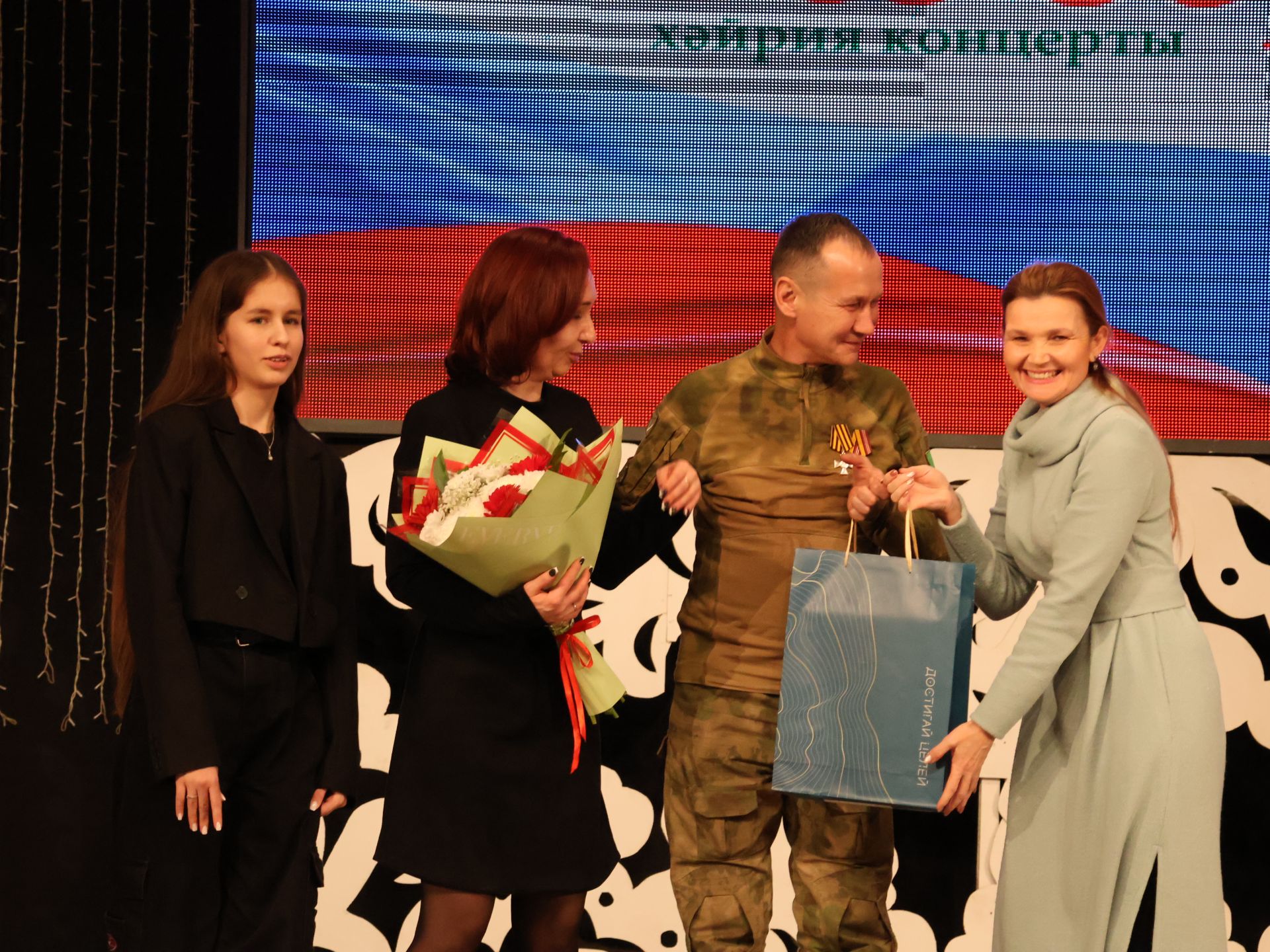 "Без бергә!" хәйрия концертыннан безнең фоторепортаж