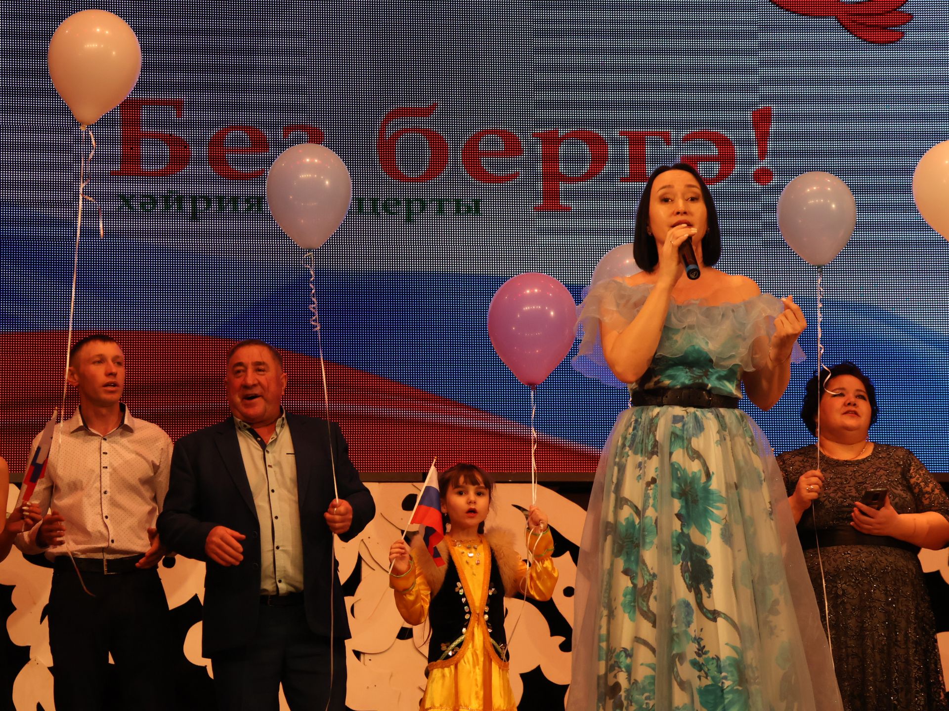 "Без бергә!" хәйрия концертыннан безнең фоторепортаж