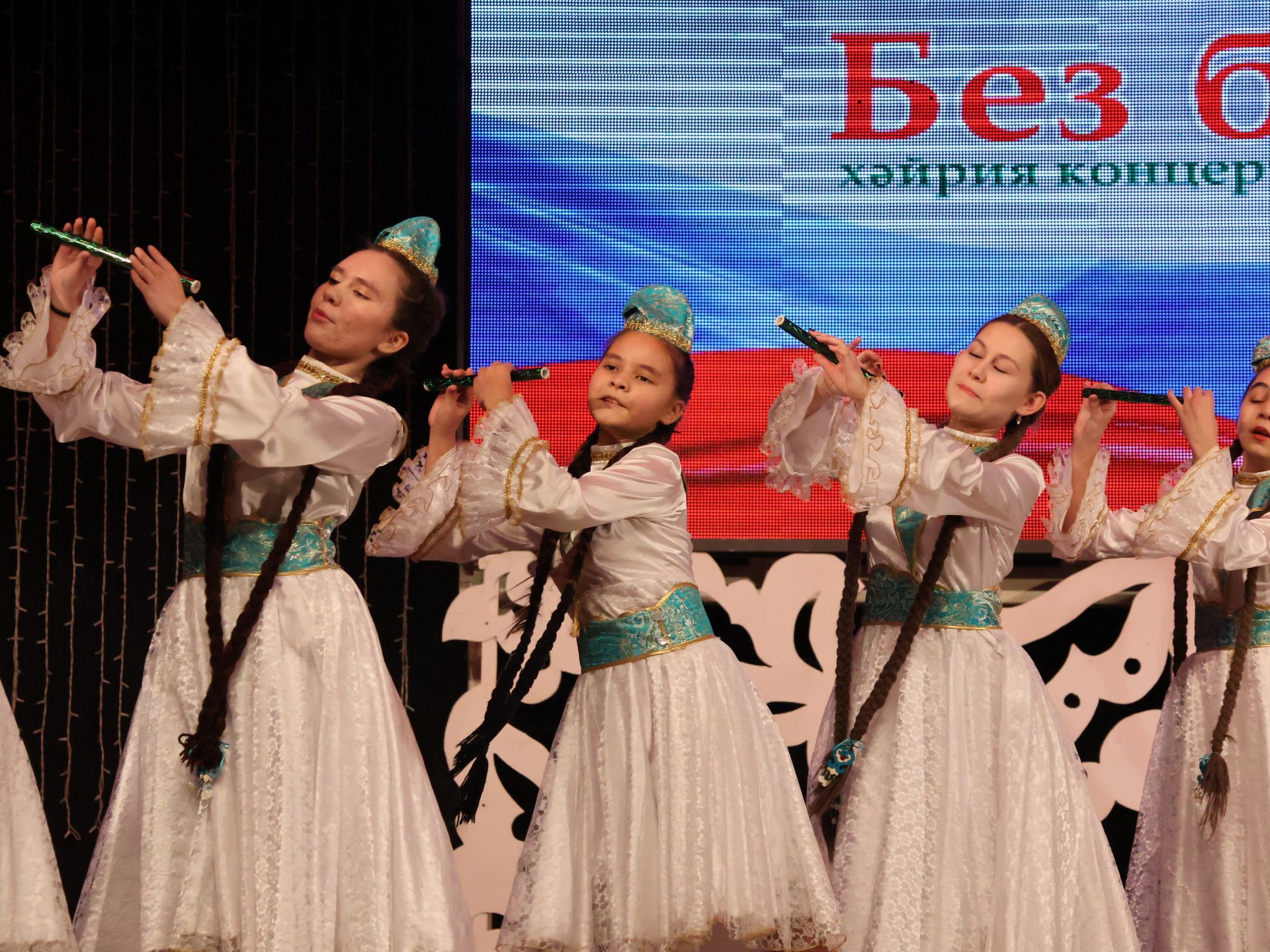 "Без бергә!" хәйрия концертыннан безнең фоторепортаж