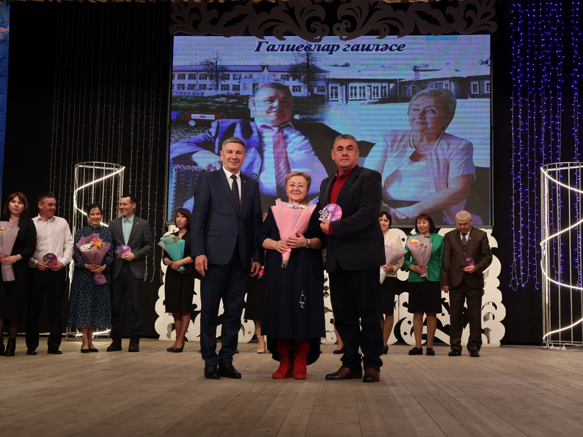 Мөгаллимлек дигән бәхет бар: Районыбызда Укытучы һәм остаз елын йомгакладылар