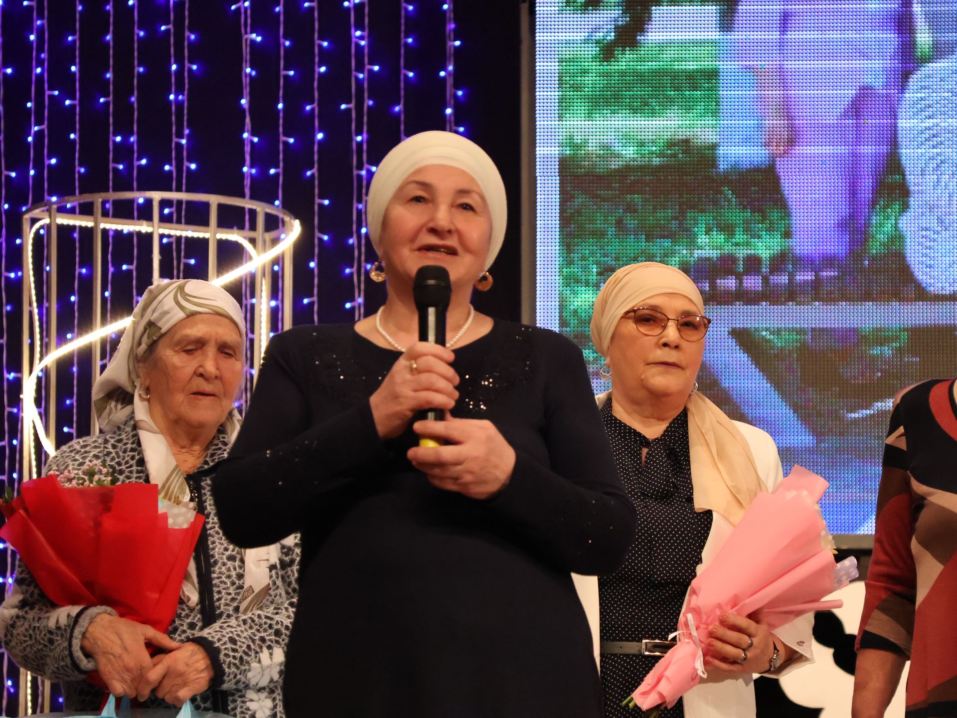 Мөгаллимлек дигән бәхет бар: Районыбызда Укытучы һәм остаз елын йомгакладылар