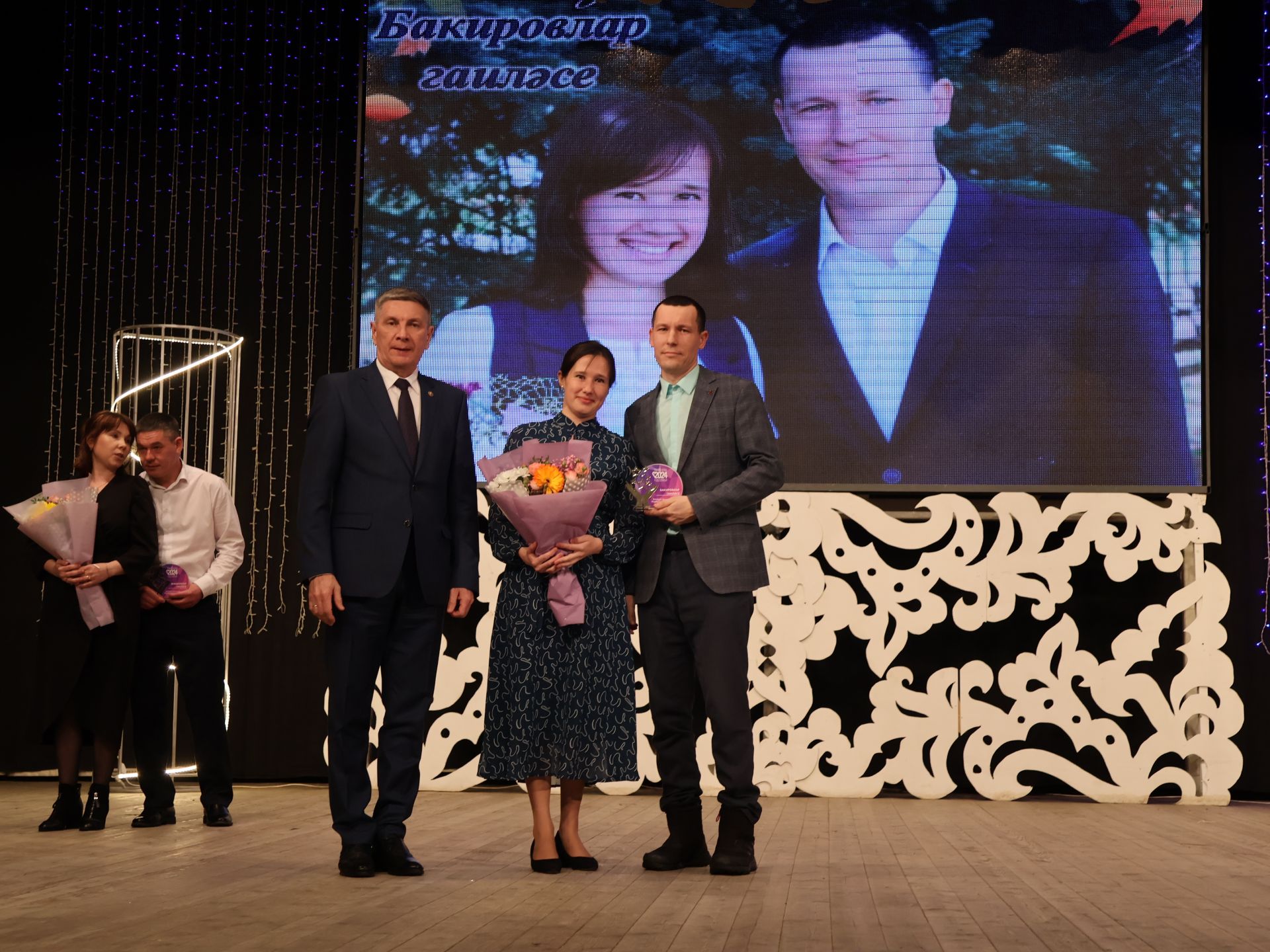 Мөгаллимлек дигән бәхет бар: Районыбызда Укытучы һәм остаз елын йомгакладылар