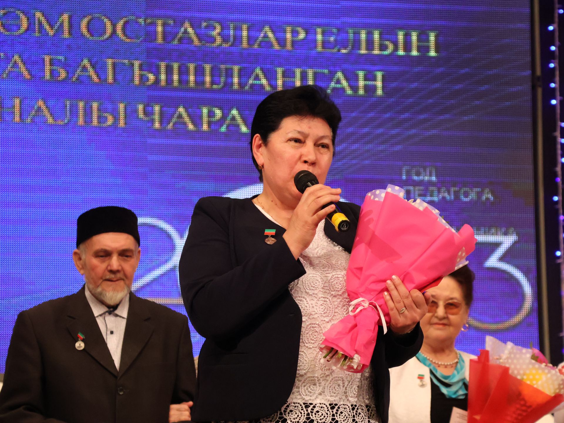 Мөгаллимлек дигән бәхет бар: Районыбызда Укытучы һәм остаз елын йомгакладылар