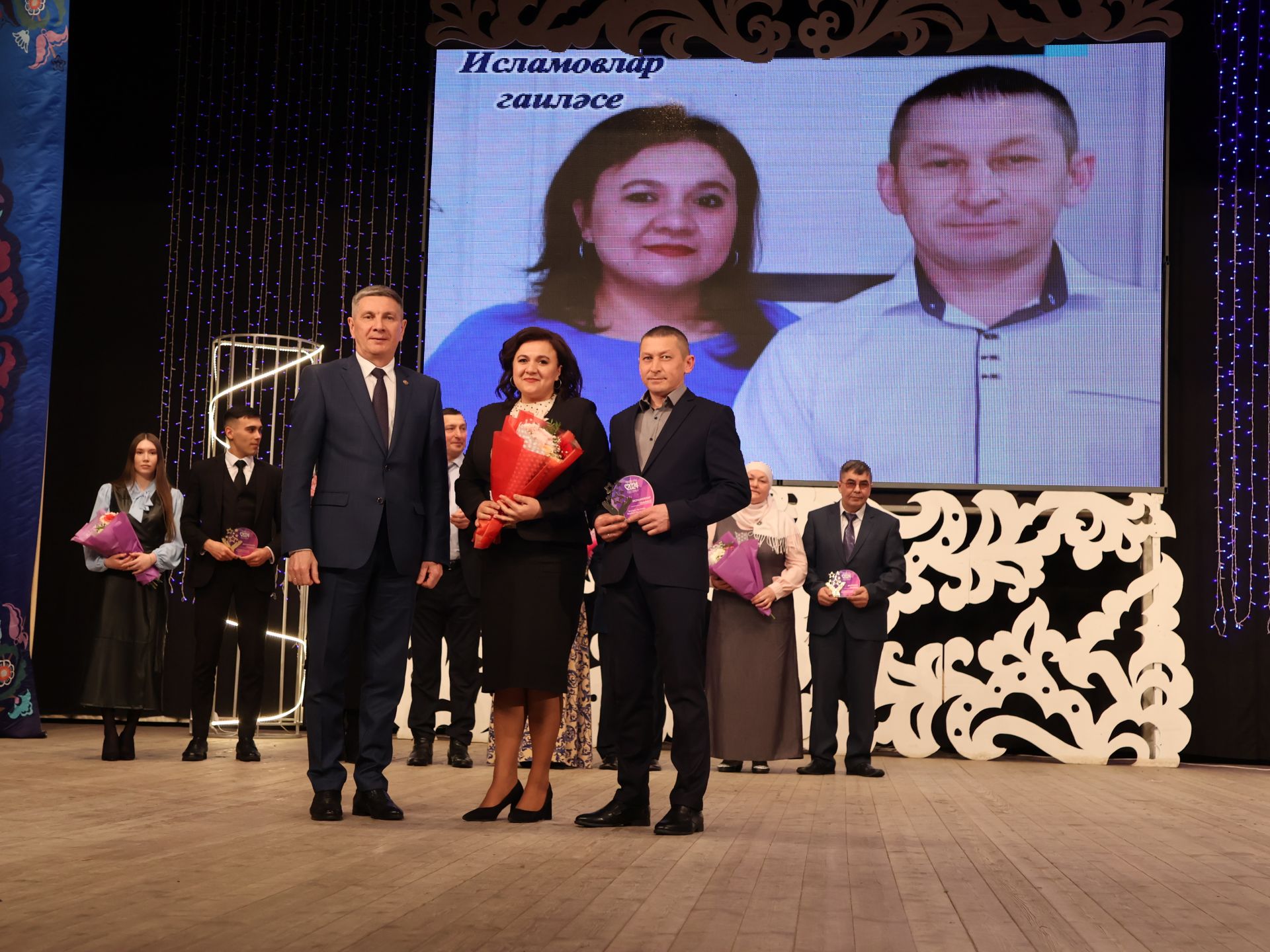 Мөгаллимлек дигән бәхет бар: Районыбызда Укытучы һәм остаз елын йомгакладылар