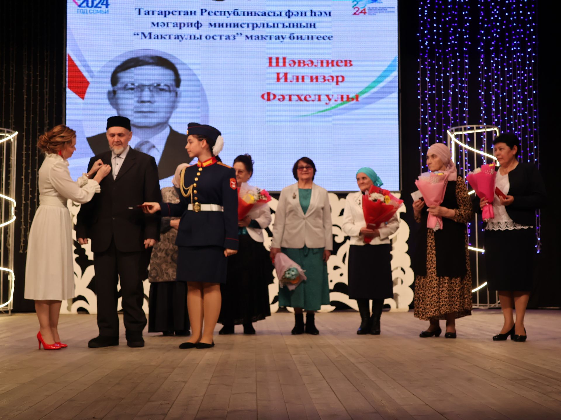 Мөгаллимлек дигән бәхет бар: Районыбызда Укытучы һәм остаз елын йомгакладылар