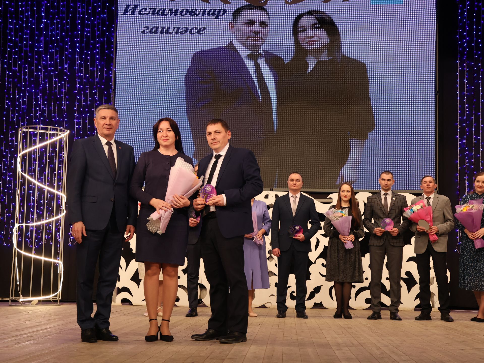 Мөгаллимлек дигән бәхет бар: Районыбызда Укытучы һәм остаз елын йомгакладылар