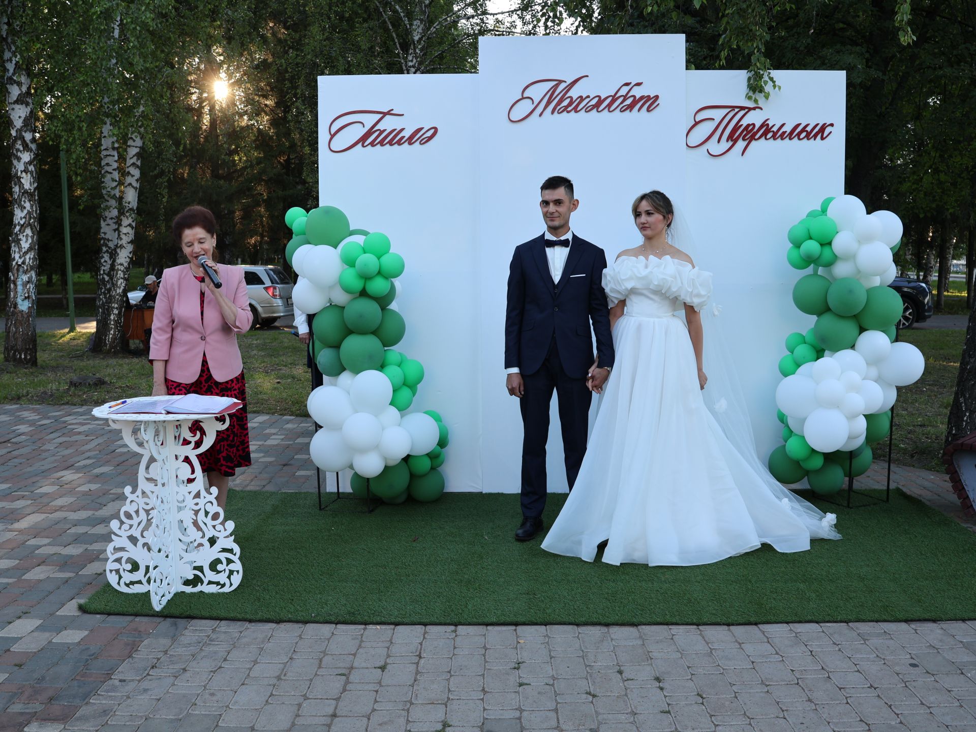 Без әле дә бергә, без әле дә матур:  Актанышта Гаилә, мәхәббәт һәм тугрылык көнендә үрнәк парларны хөрмәтләделәр