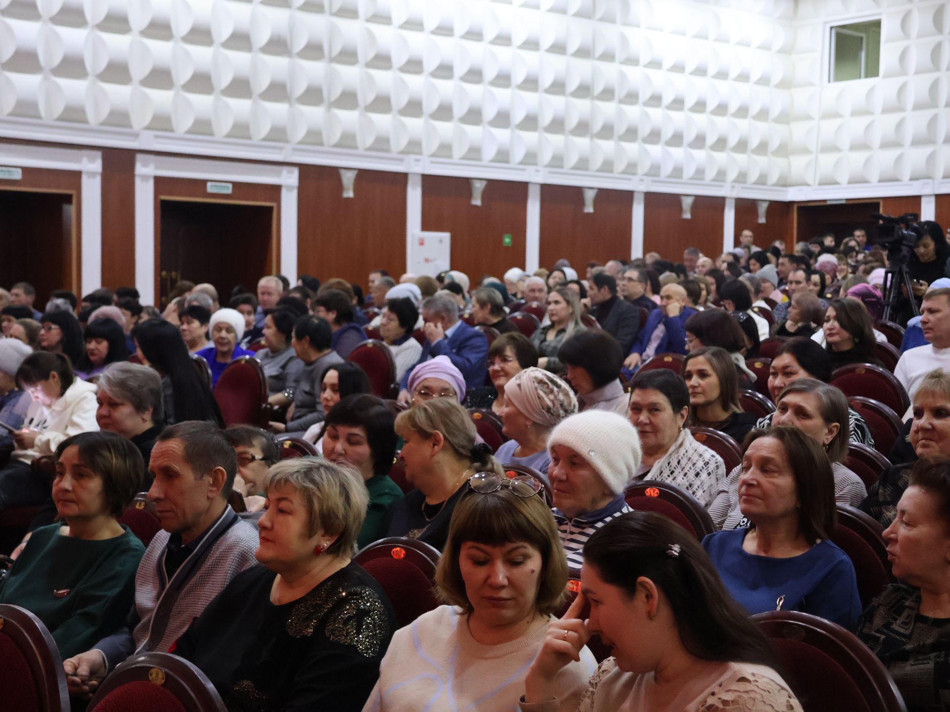 Туган яктан Җиңү хакына: Актаныш җитәкчеләре катнашкан хәйрия концертында 171 мең 200 сум акча җыелды