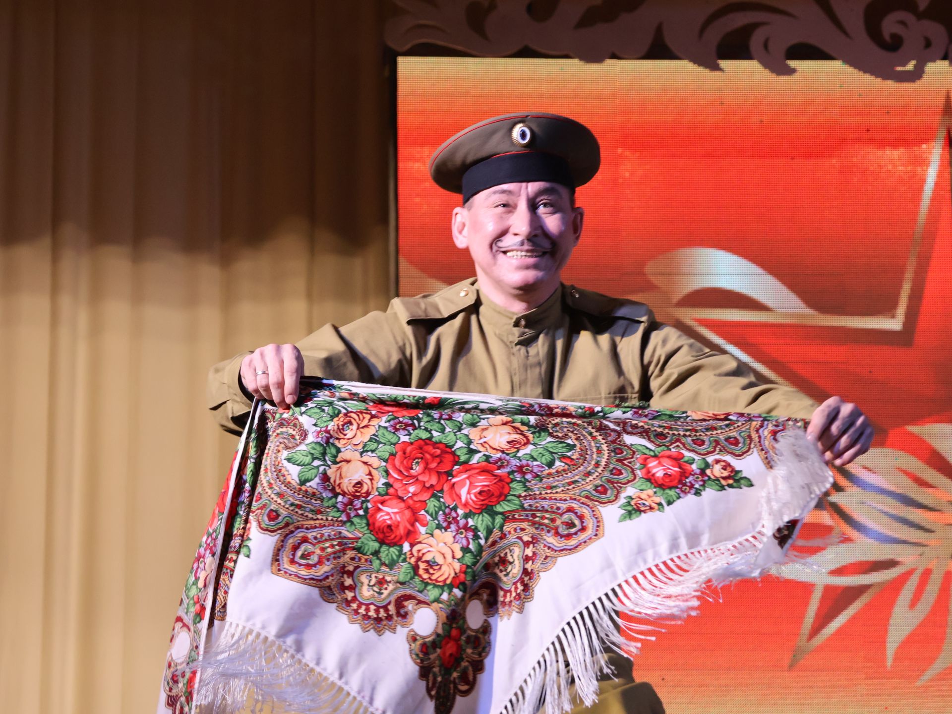 Туган яктан Җиңү хакына: Актаныш җитәкчеләре катнашкан хәйрия концертында 171 мең 200 сум акча җыелды
