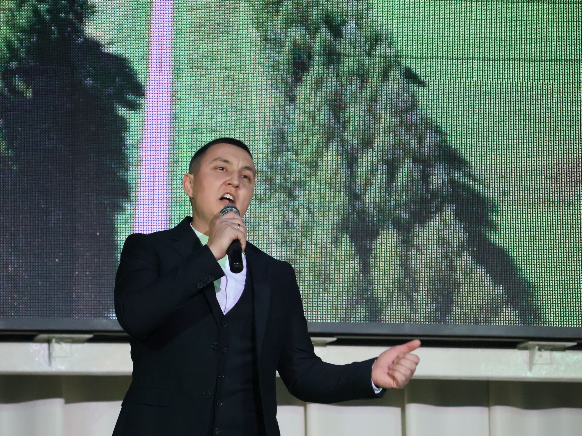 Туган яктан Җиңү хакына: Актаныш җитәкчеләре катнашкан хәйрия концертында 171 мең 200 сум акча җыелды