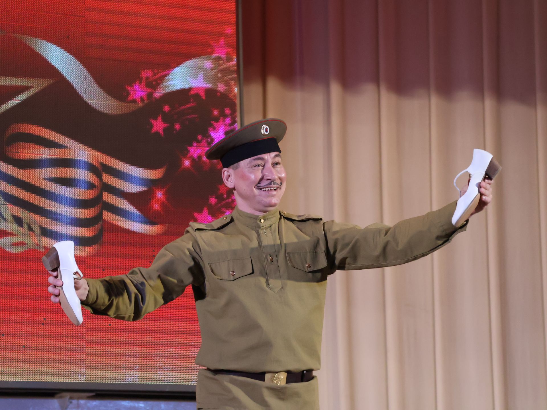 Туган яктан Җиңү хакына: Актаныш җитәкчеләре катнашкан хәйрия концертында 171 мең 200 сум акча җыелды