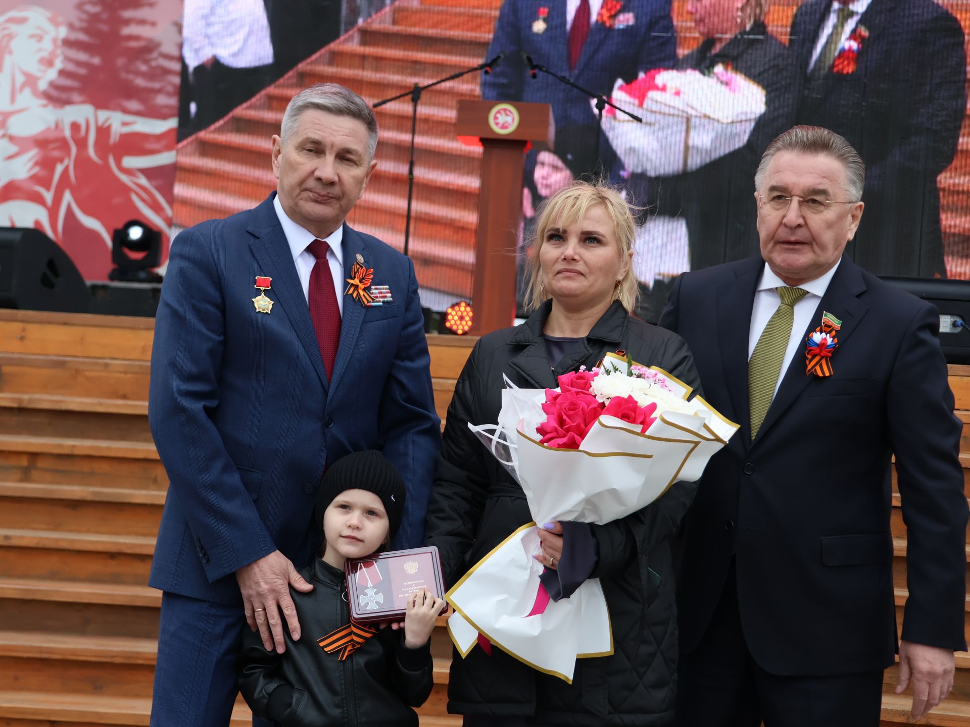 Җиңү килде җирне нурга күмеп, Шатлык белән күзне чылатып!