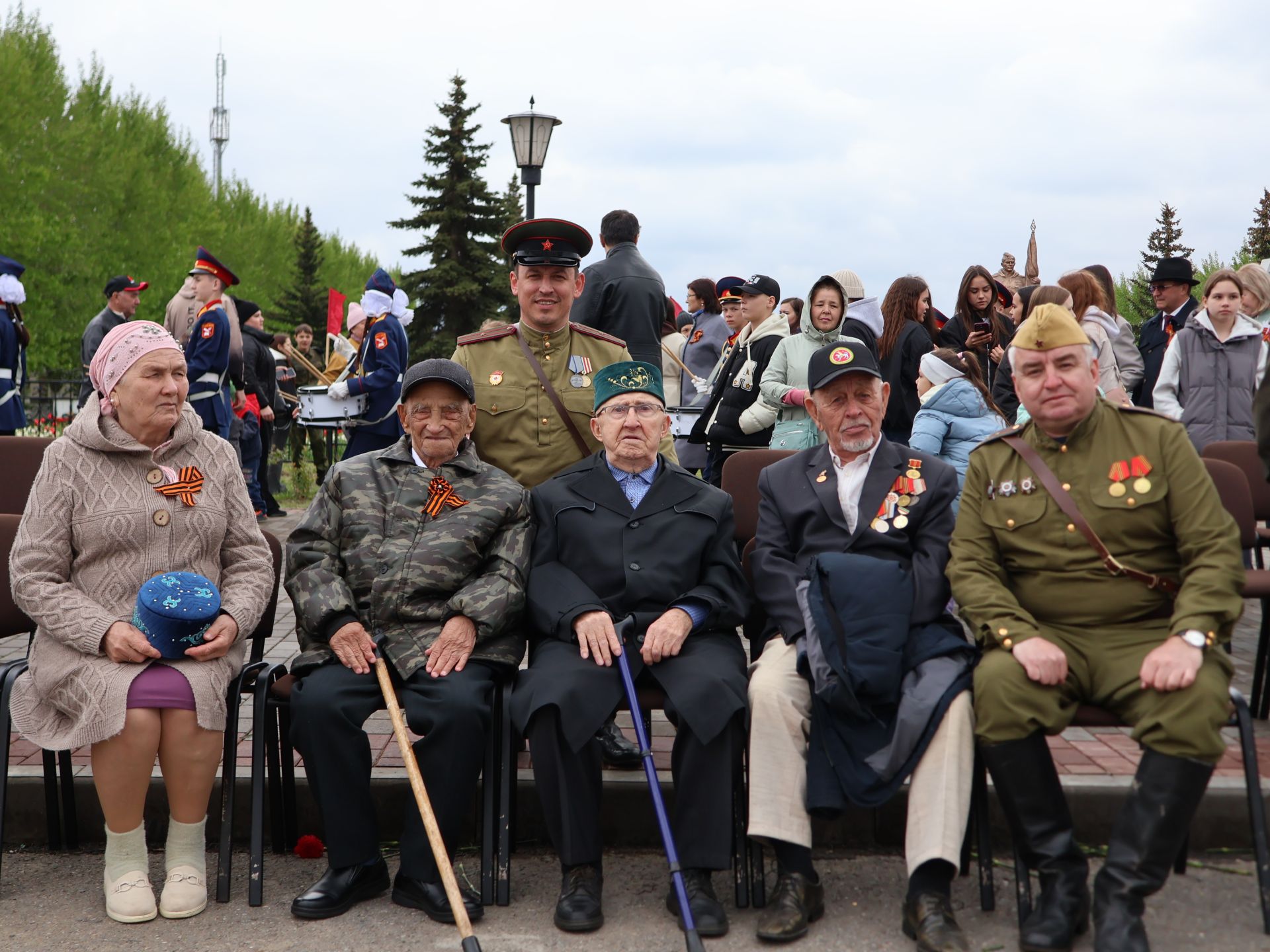 Җиңү килде җирне нурга күмеп, Шатлык белән күзне чылатып!