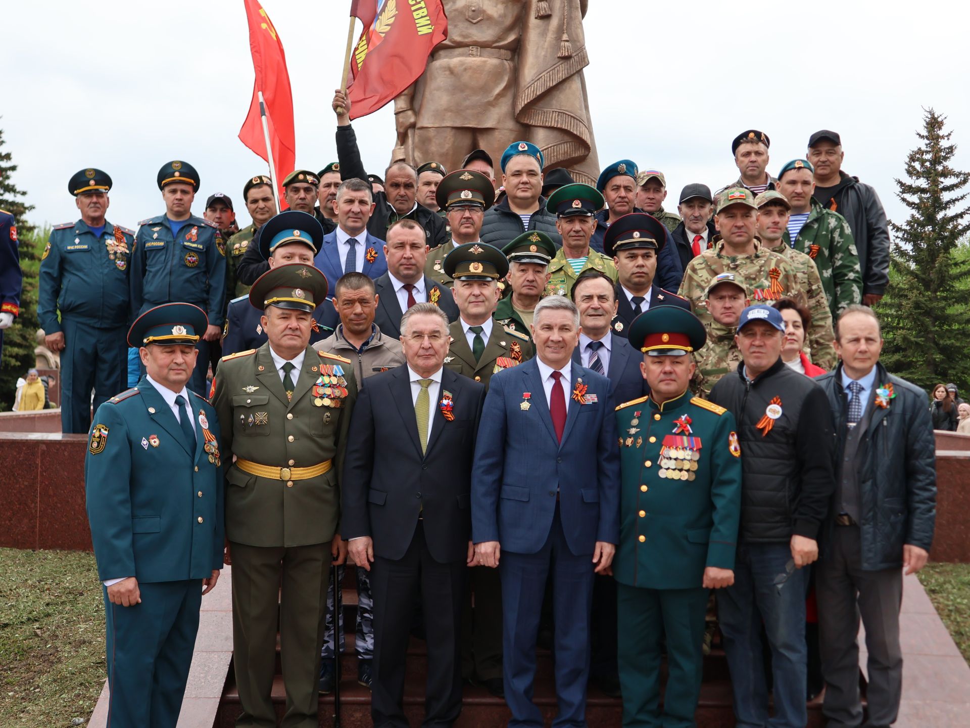 Җиңү килде җирне нурга күмеп, Шатлык белән күзне чылатып!