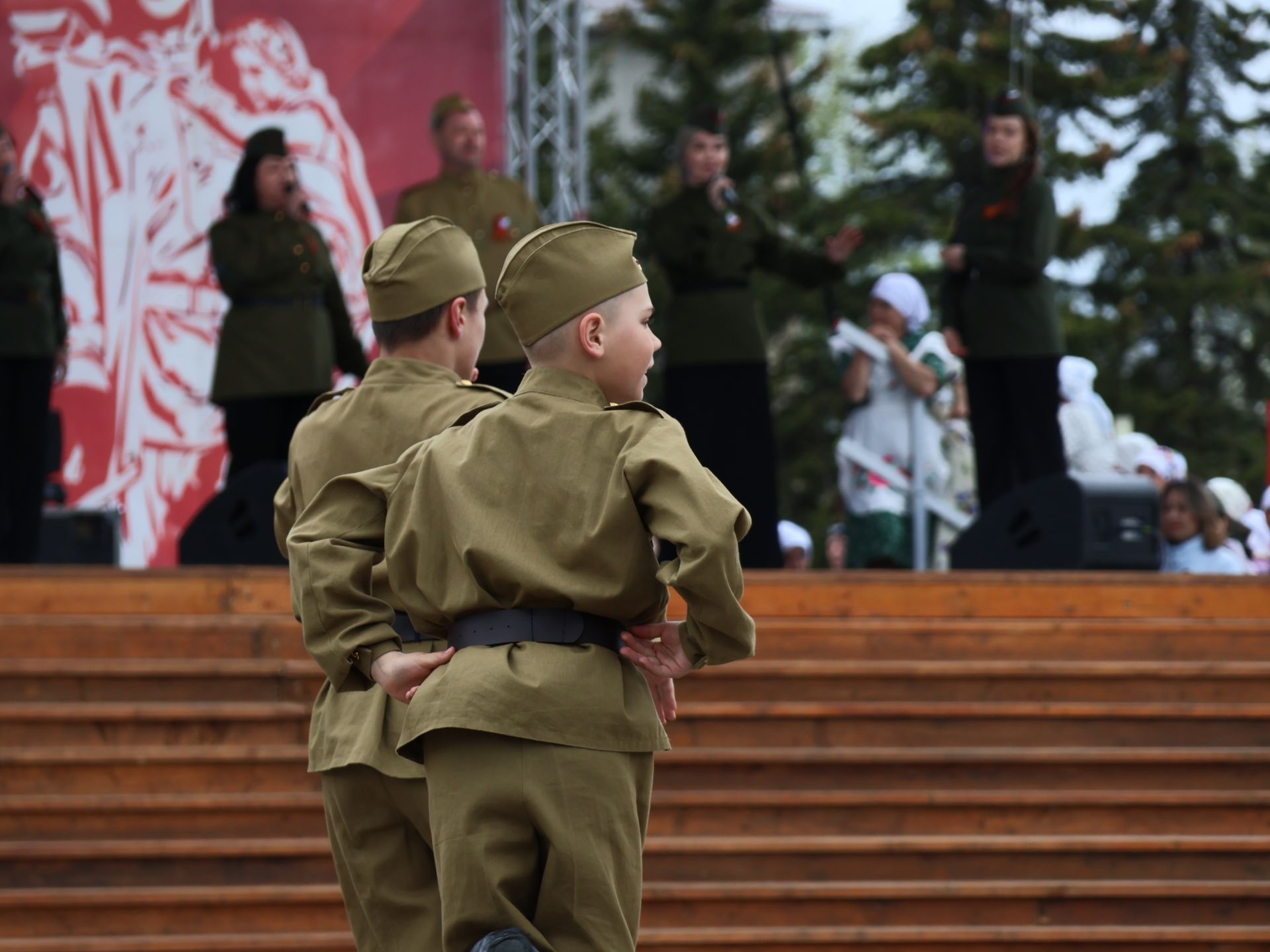 Җиңү килде җирне нурга күмеп, Шатлык белән күзне чылатып!