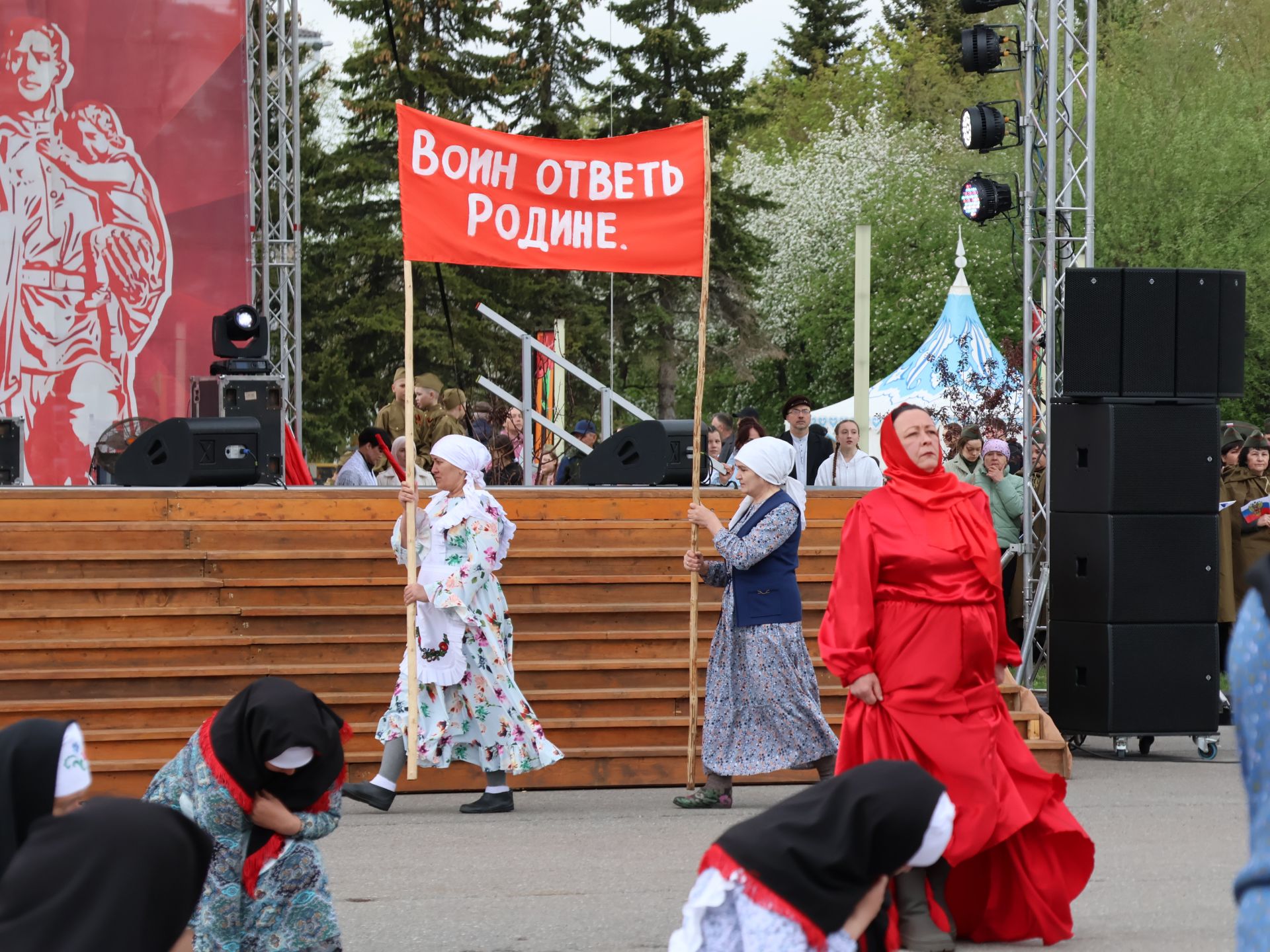 Җиңү килде җирне нурга күмеп, Шатлык белән күзне чылатып!