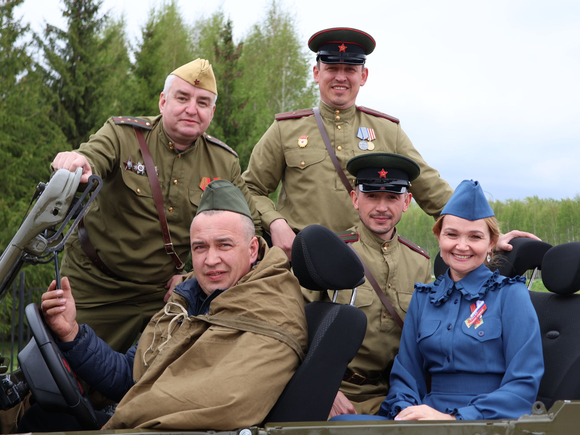 Җиңү килде җирне нурга күмеп, Шатлык белән күзне чылатып!
