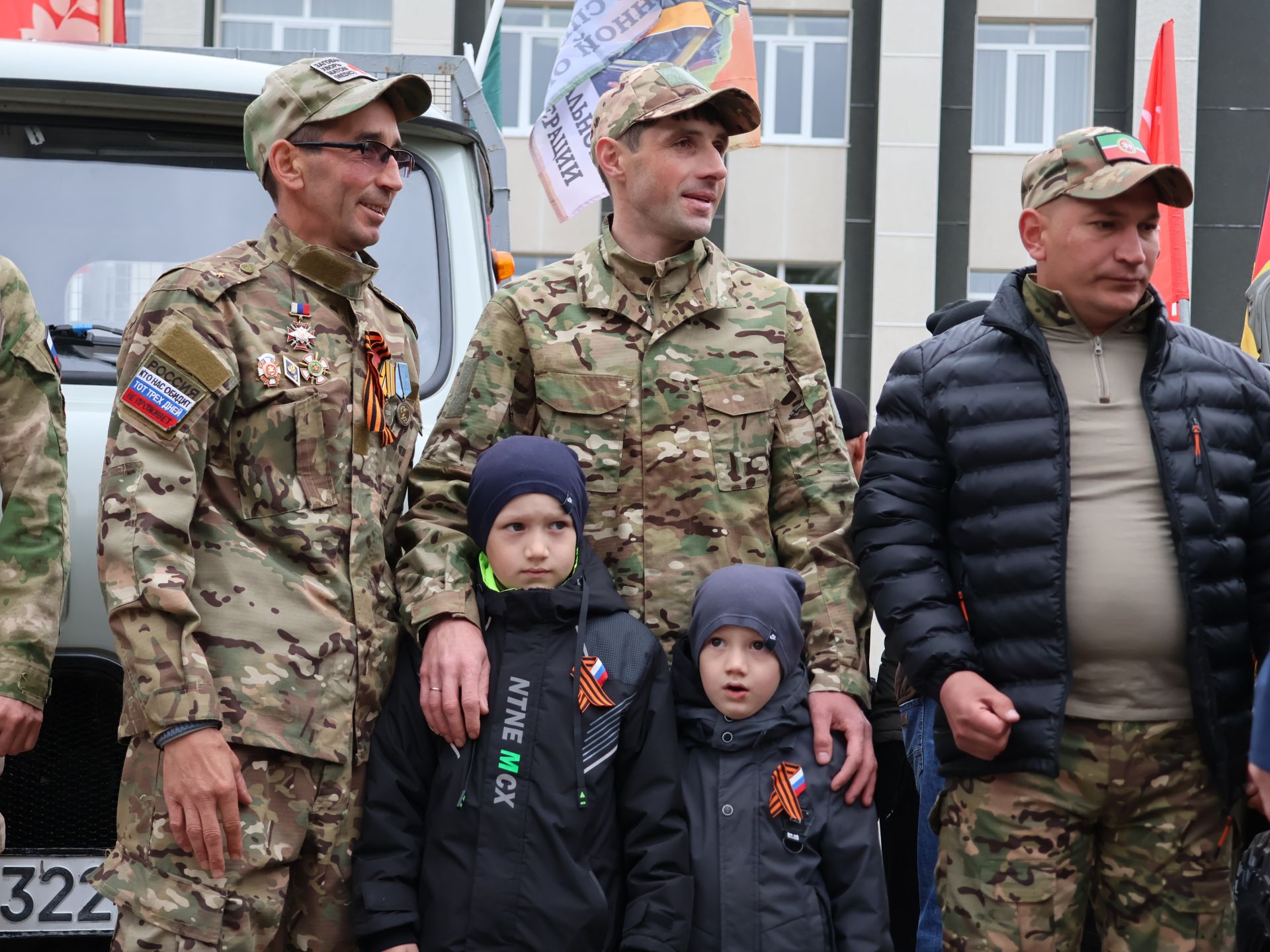 Җиңү килде җирне нурга күмеп, Шатлык белән күзне чылатып!