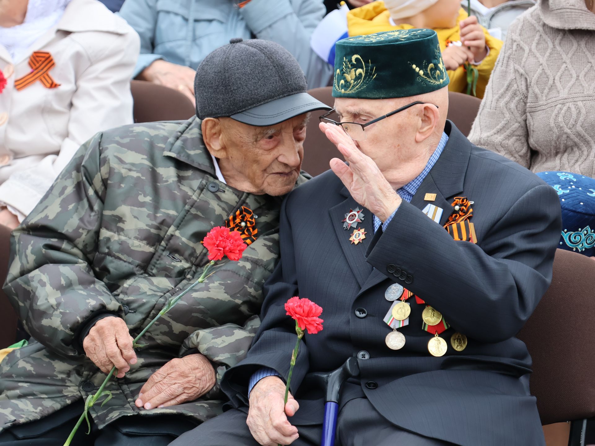 Җиңү килде җирне нурга күмеп, Шатлык белән күзне чылатып!