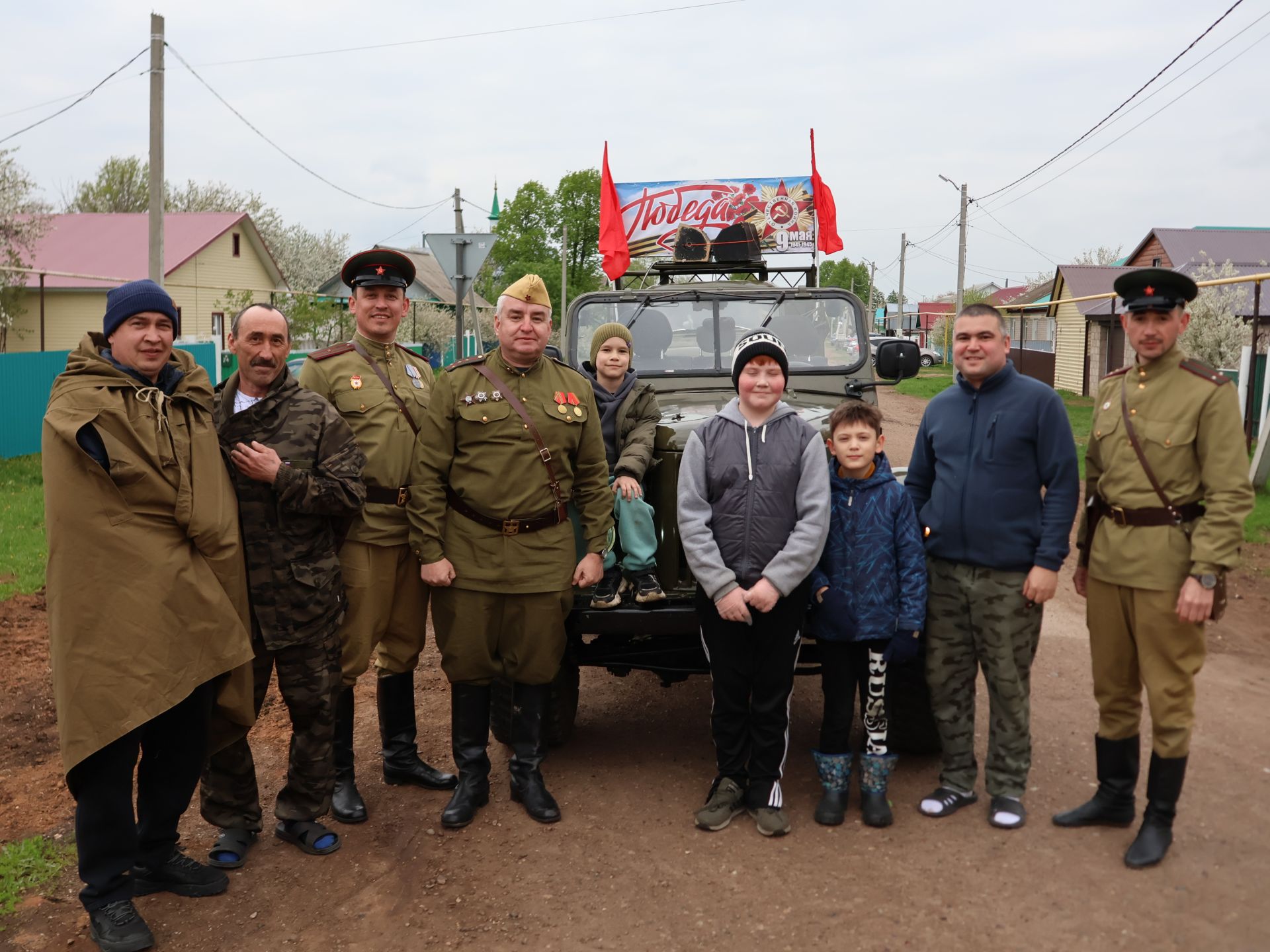Җиңү килде җирне нурга күмеп, Шатлык белән күзне чылатып!