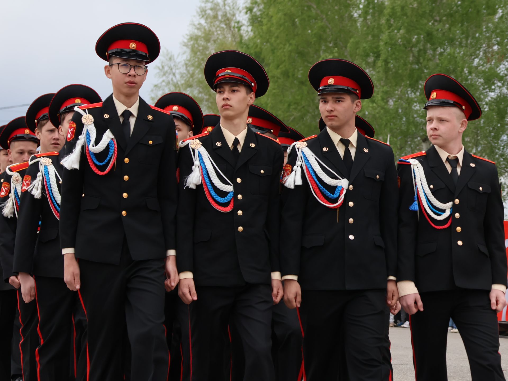 Җиңү килде җирне нурга күмеп, Шатлык белән күзне чылатып!