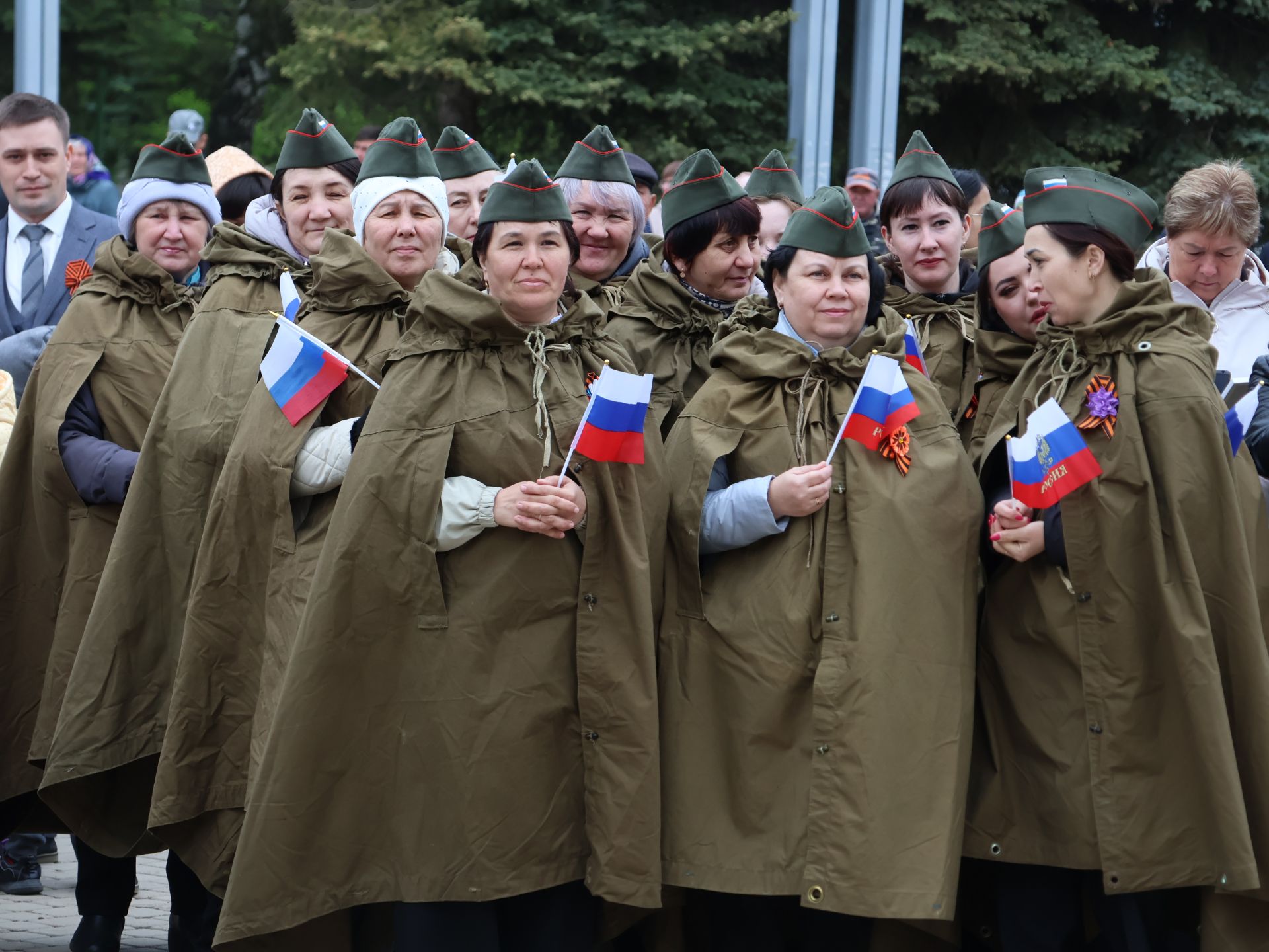 Җиңү килде җирне нурга күмеп, Шатлык белән күзне чылатып!