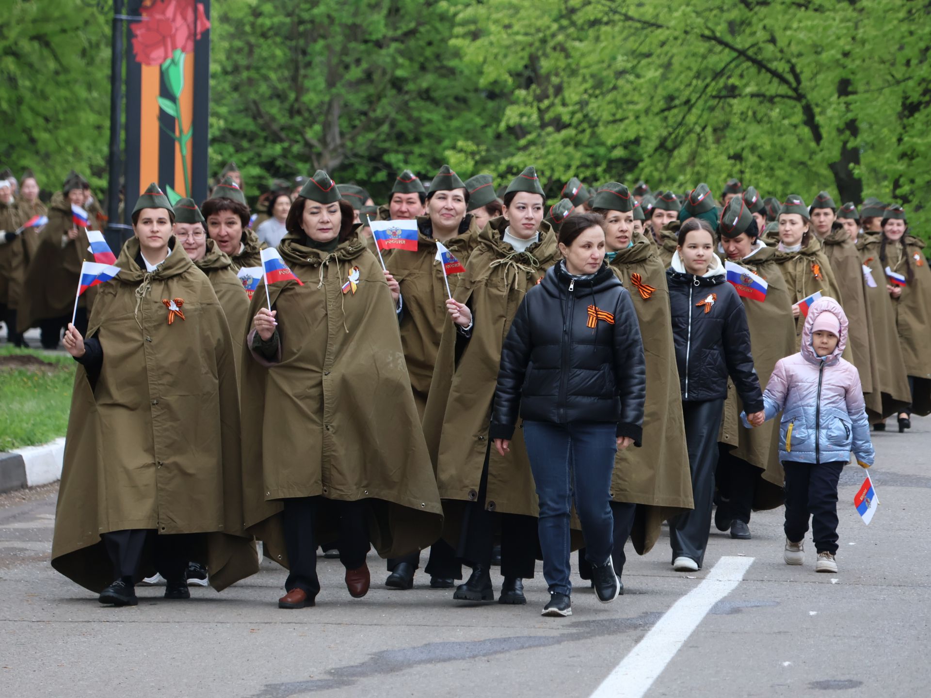 Җиңү килде җирне нурга күмеп, Шатлык белән күзне чылатып!