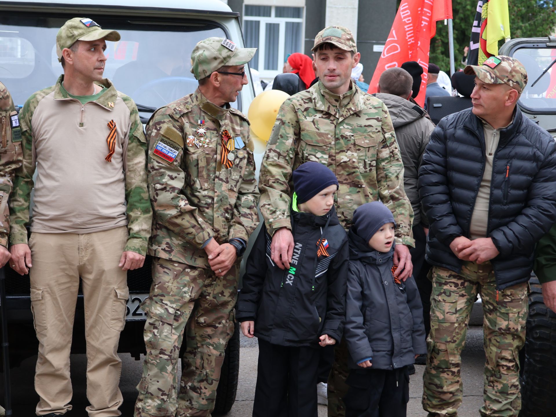 Җиңү килде җирне нурга күмеп, Шатлык белән күзне чылатып!