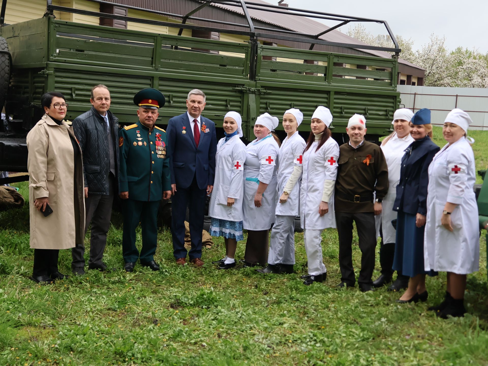 Җиңү килде җирне нурга күмеп, Шатлык белән күзне чылатып!