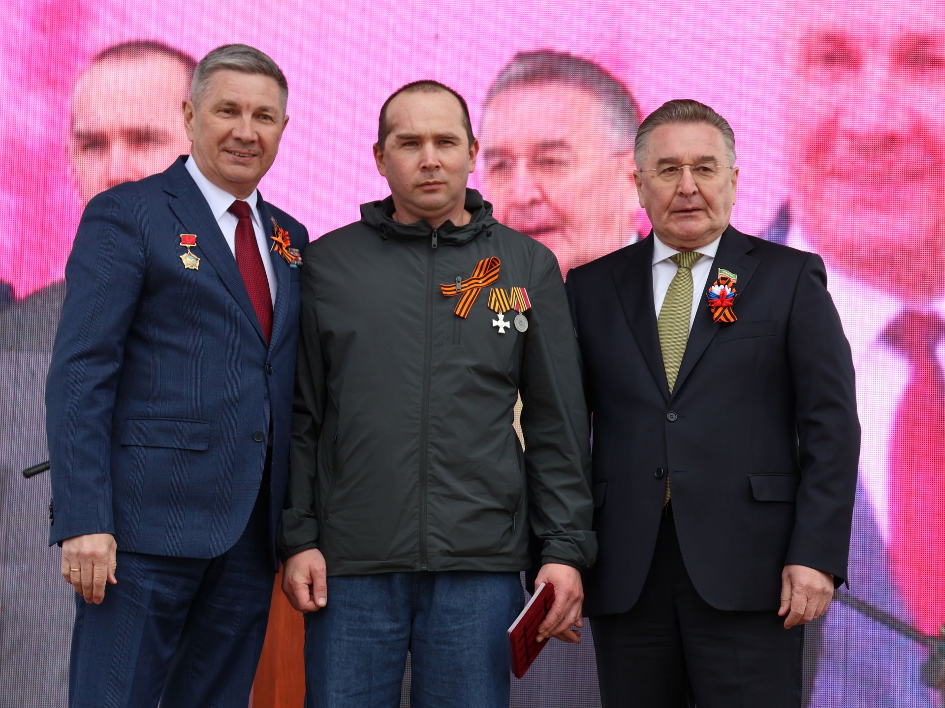 Җиңү килде җирне нурга күмеп, Шатлык белән күзне чылатып!