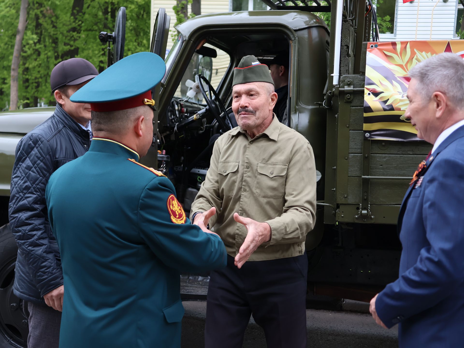 Җиңү килде җирне нурга күмеп, Шатлык белән күзне чылатып!