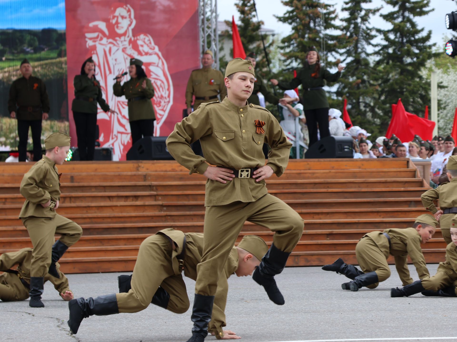 Җиңү килде җирне нурга күмеп, Шатлык белән күзне чылатып!