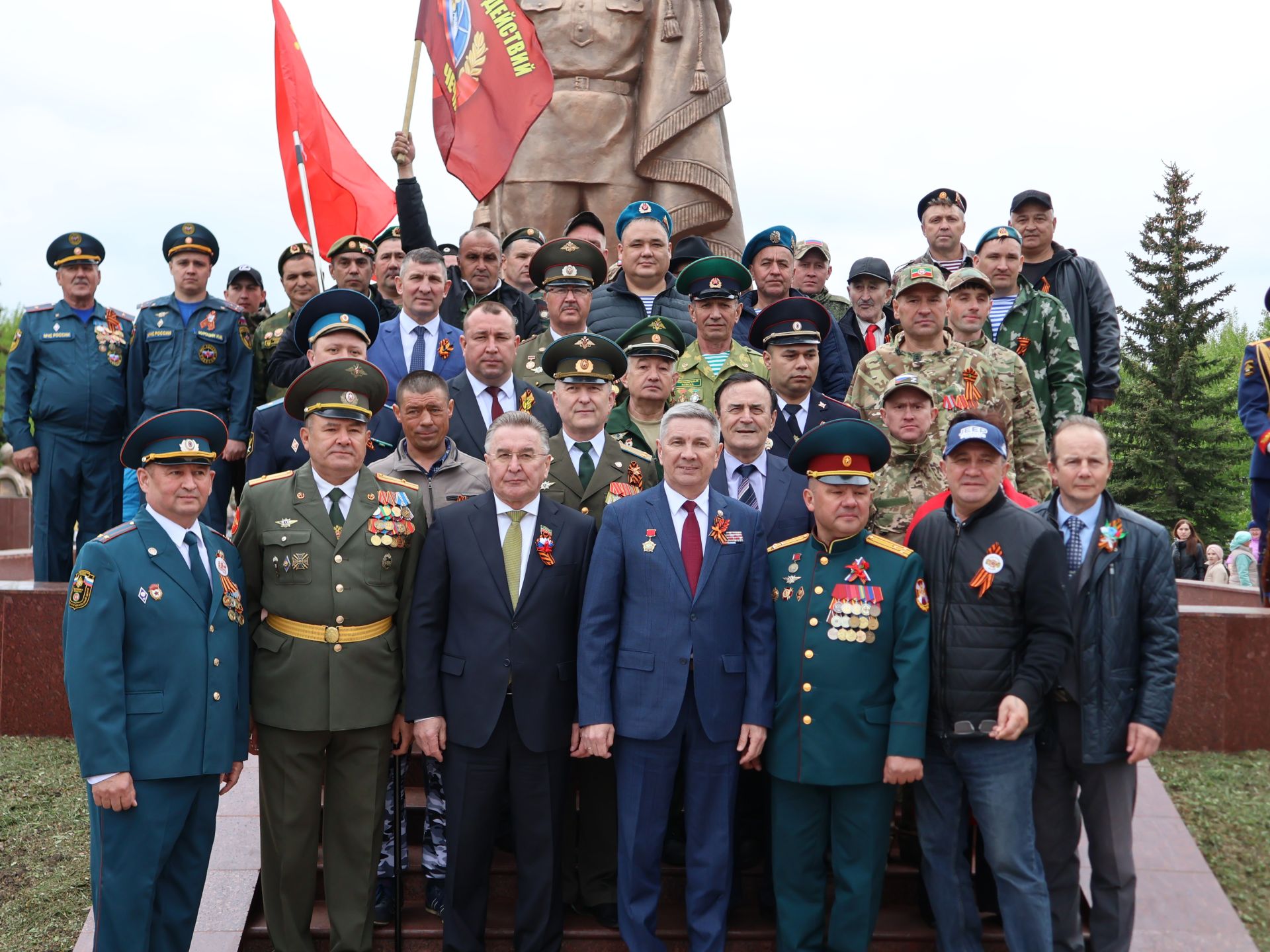 Җиңү килде җирне нурга күмеп, Шатлык белән күзне чылатып!