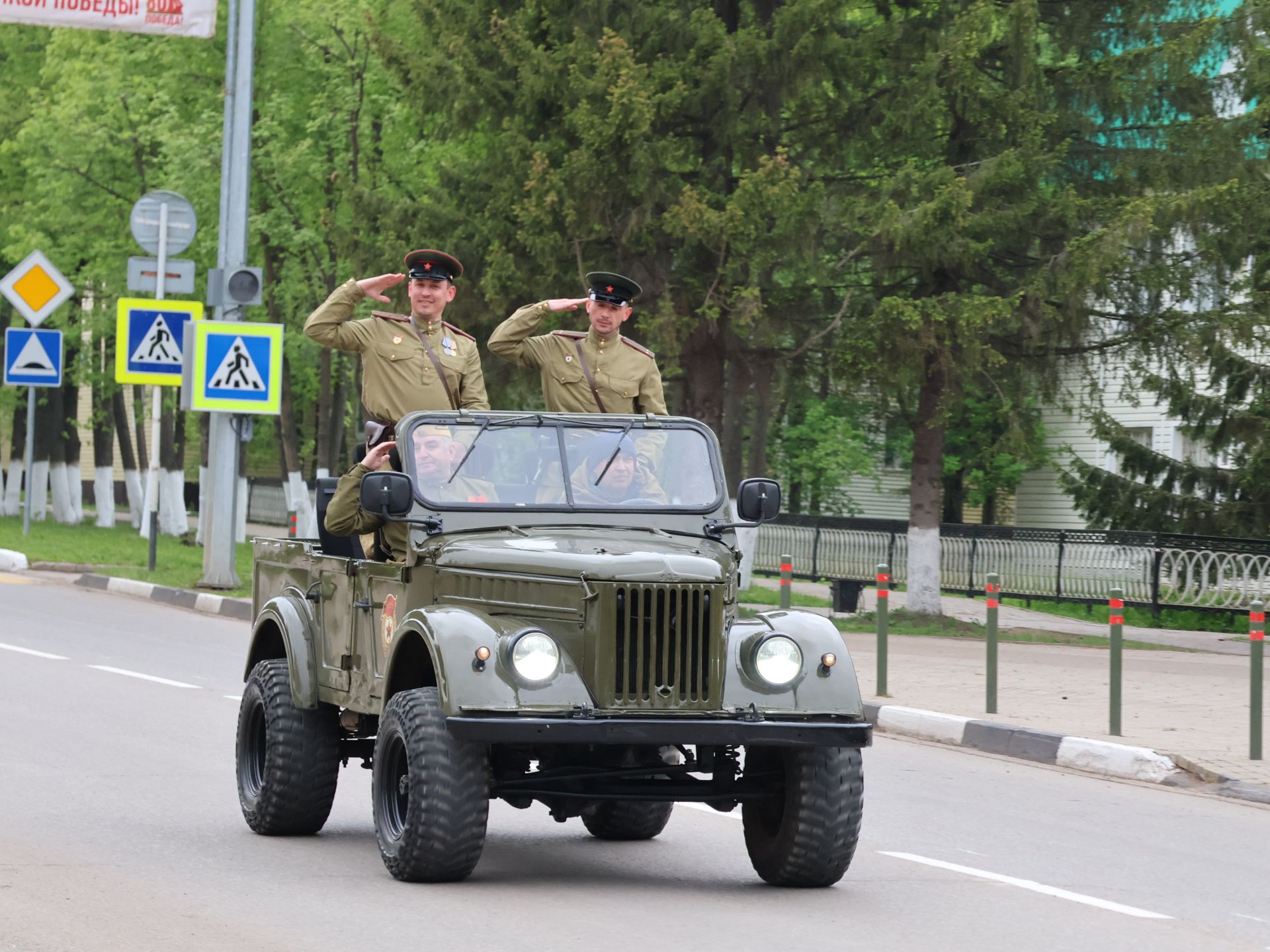 Җиңү килде җирне нурга күмеп, Шатлык белән күзне чылатып!