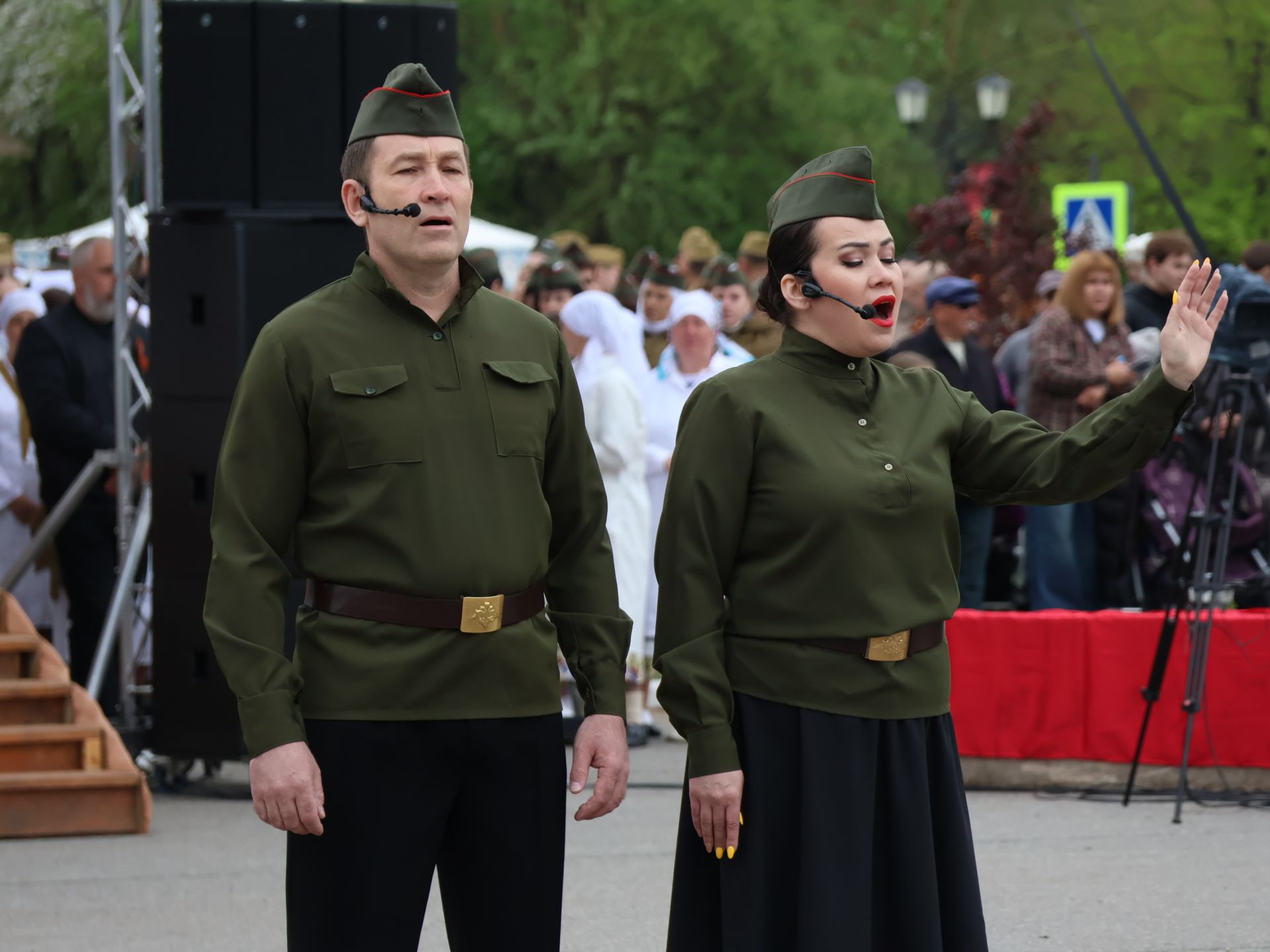 Җиңү килде җирне нурга күмеп, Шатлык белән күзне чылатып!